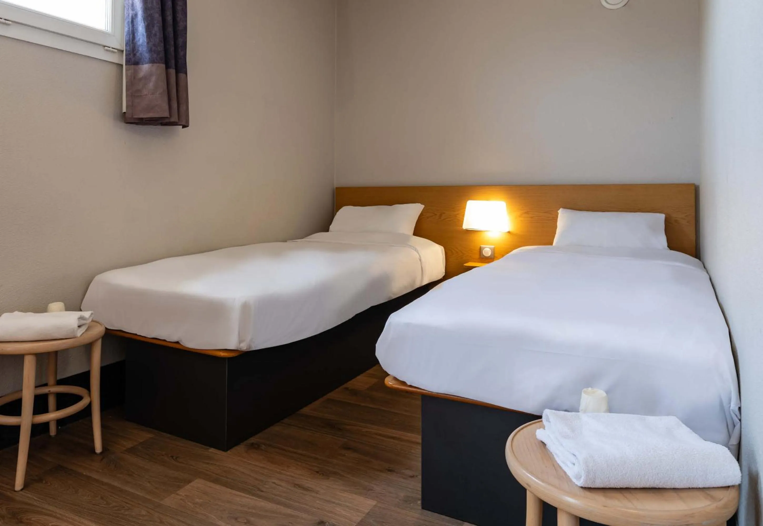 Bedroom, Bed in B&B HOTEL Grenoble Centre Alpexpo