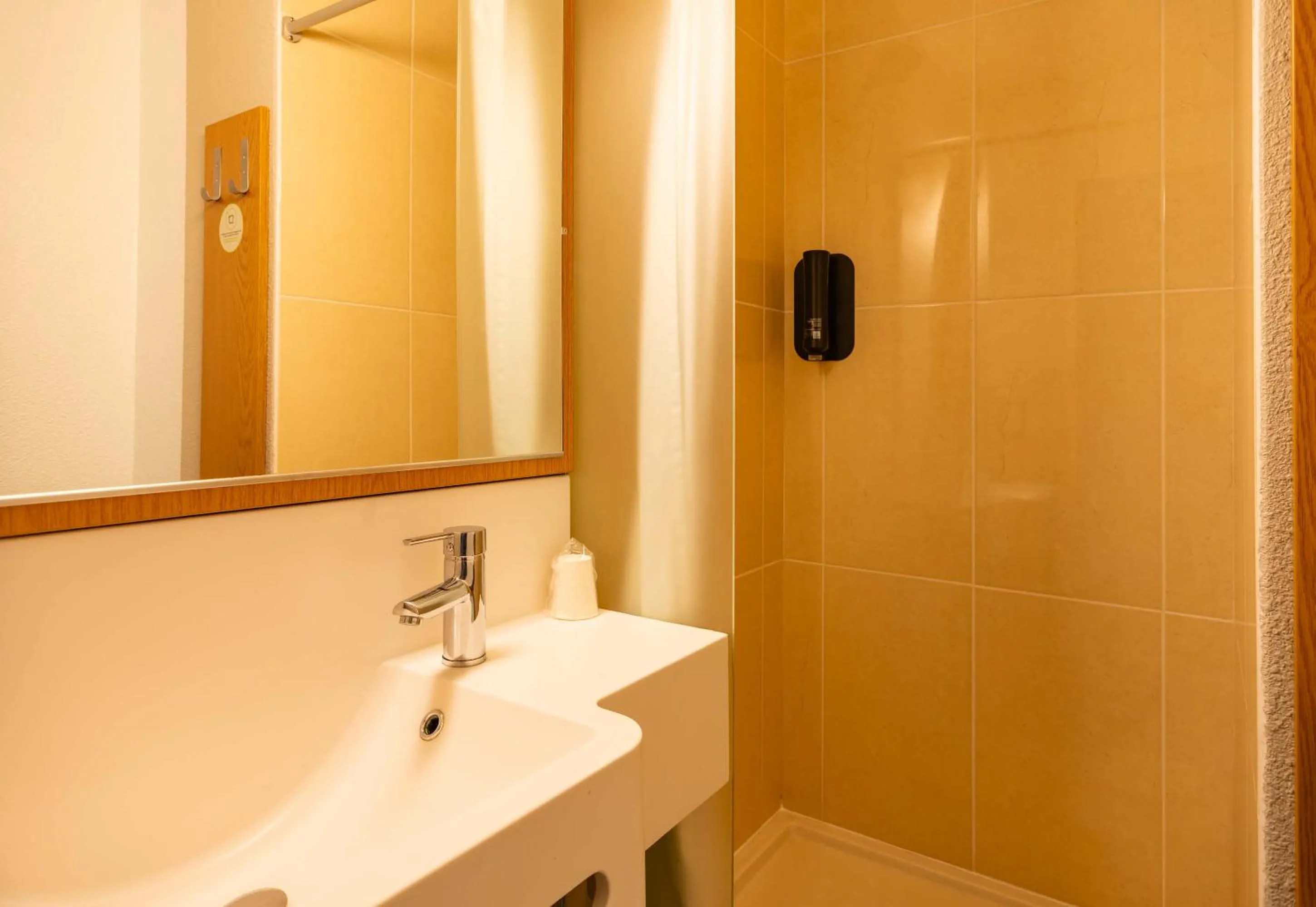 Bathroom in B&B HOTEL Grenoble Centre Alpexpo