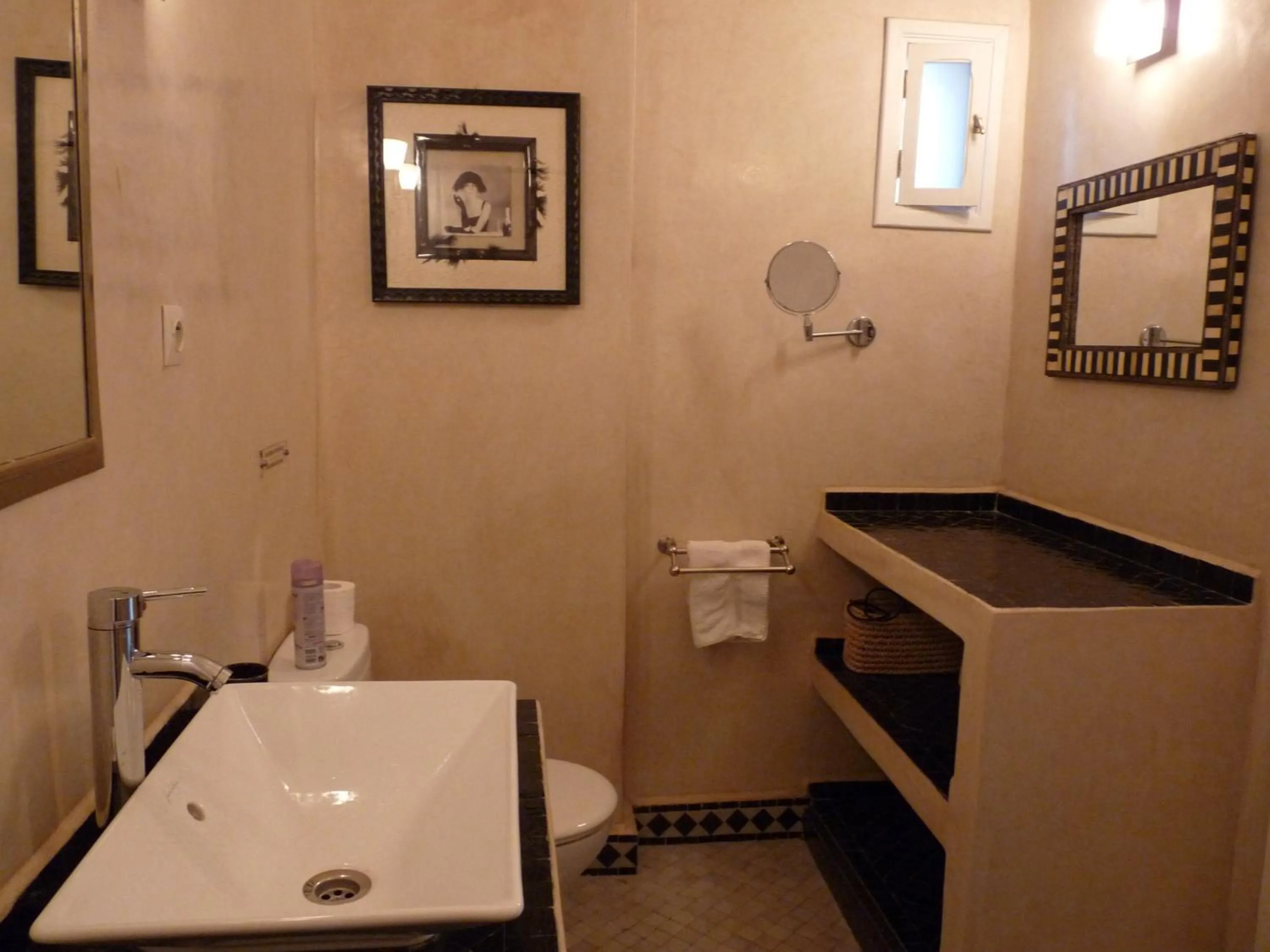 Bathroom in Riad Noos Noos & Spa