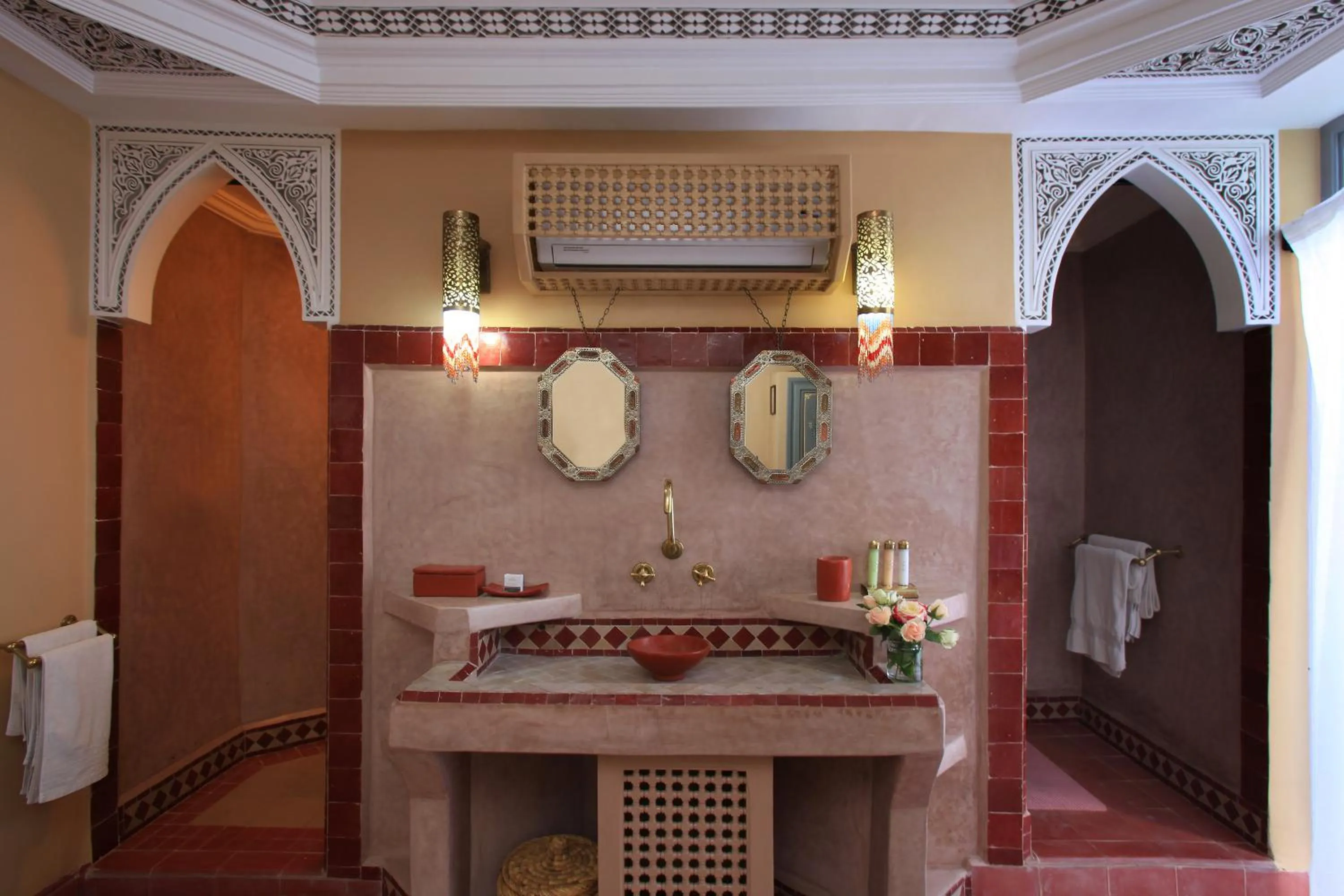 Bathroom in Riad Noos Noos & Spa