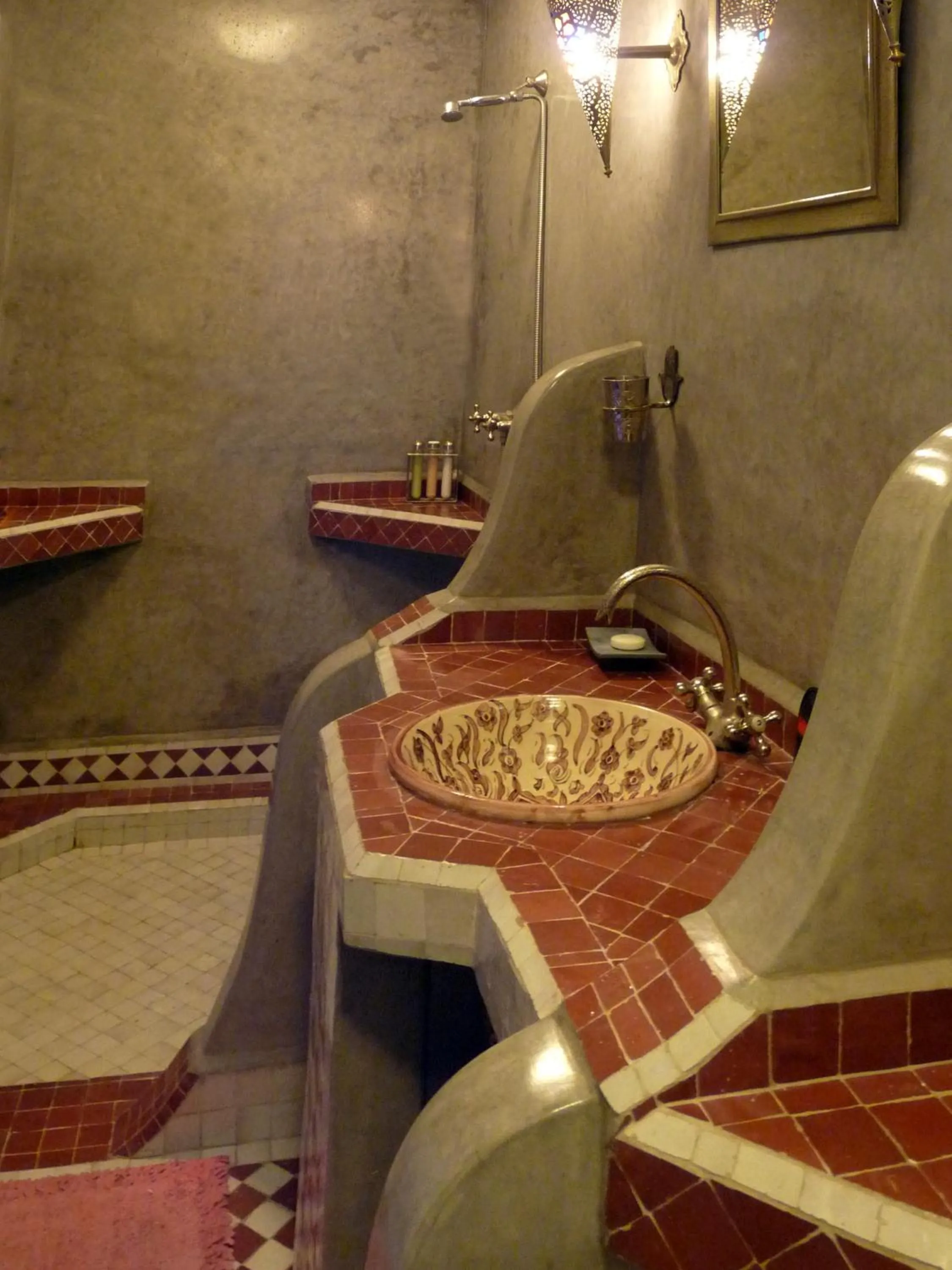 Bathroom in Riad Noos Noos & Spa