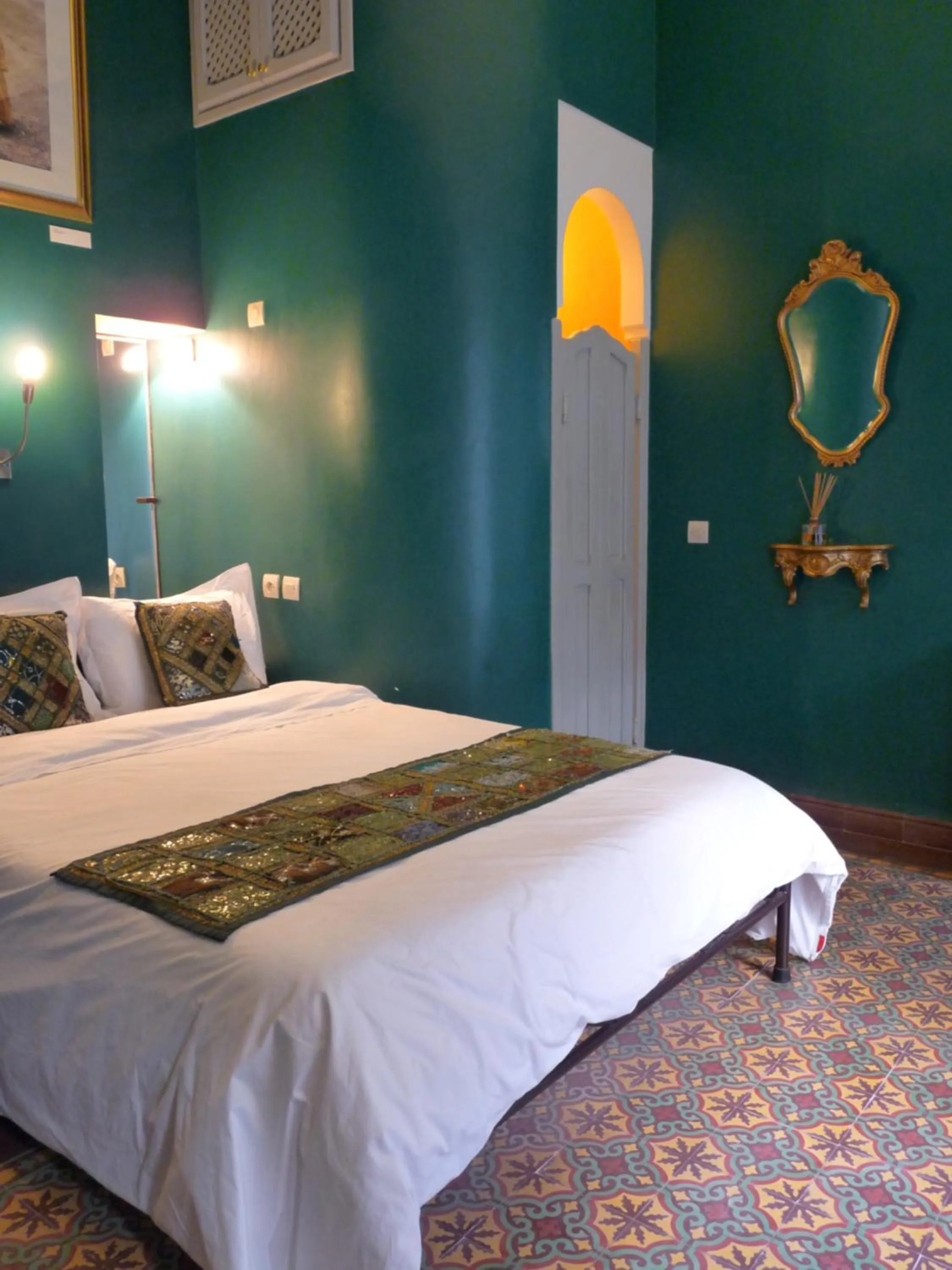 Bed in Riad Noos Noos & Spa