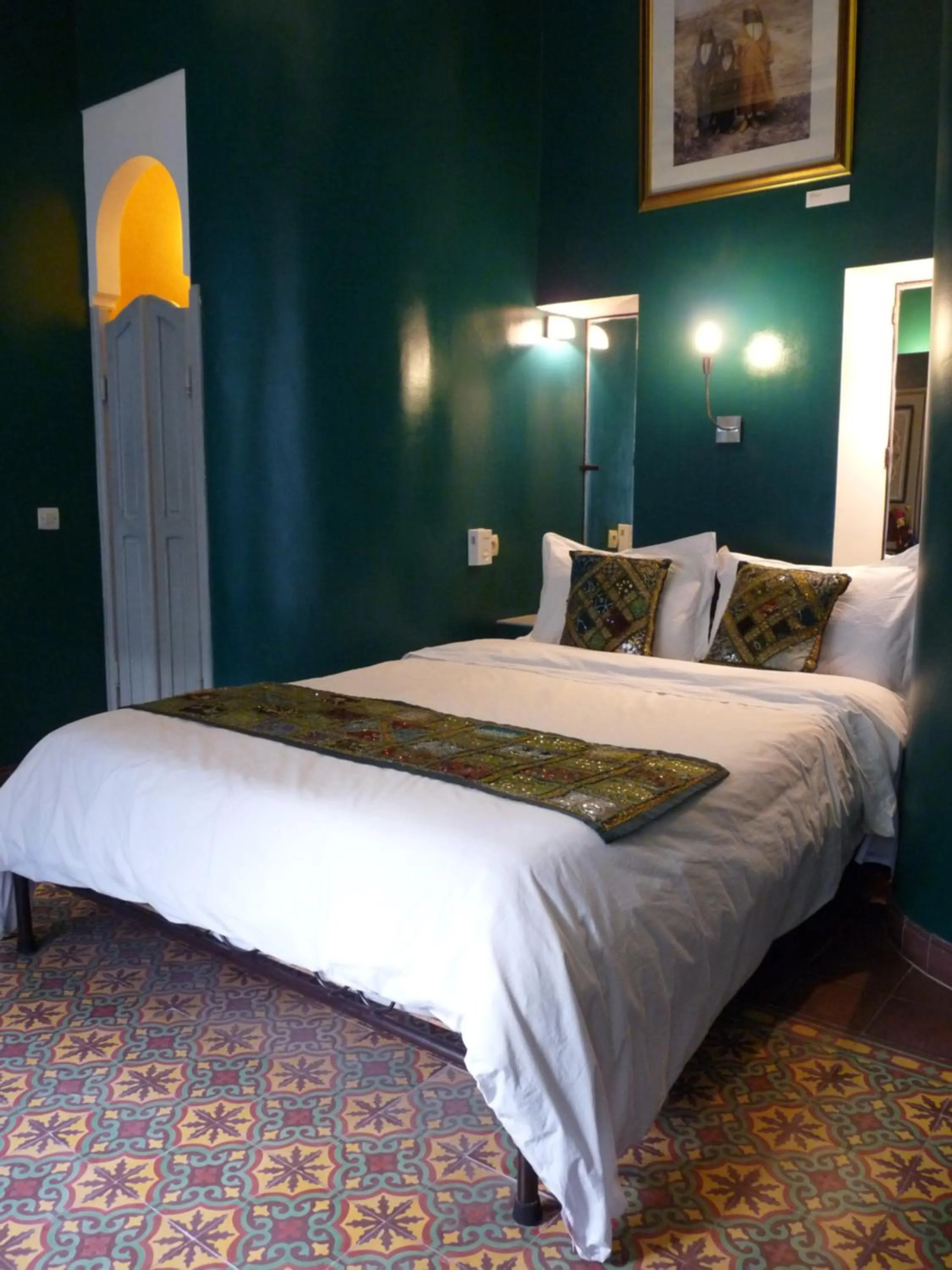 Bed in Riad Noos Noos & Spa