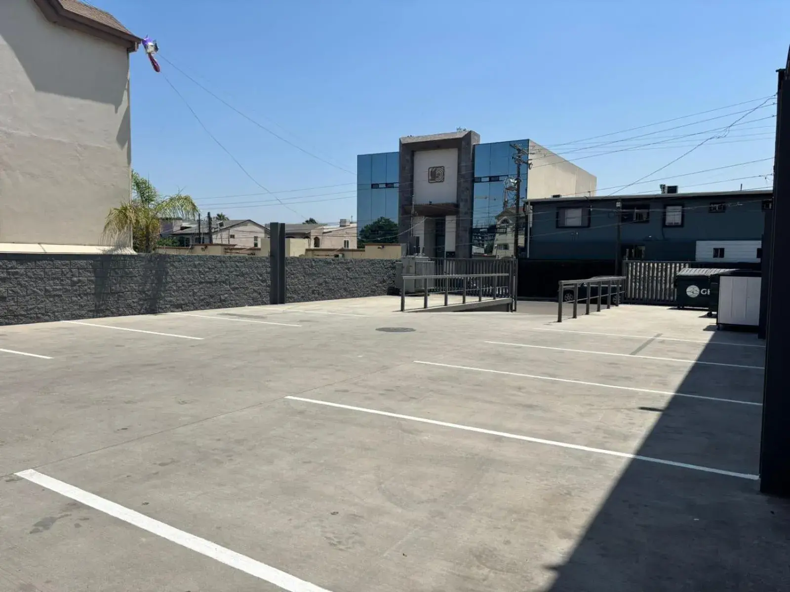 Parking in Baja Inn Hoteles La Mesa Parking in Baja Inn Hoteles La Mesa