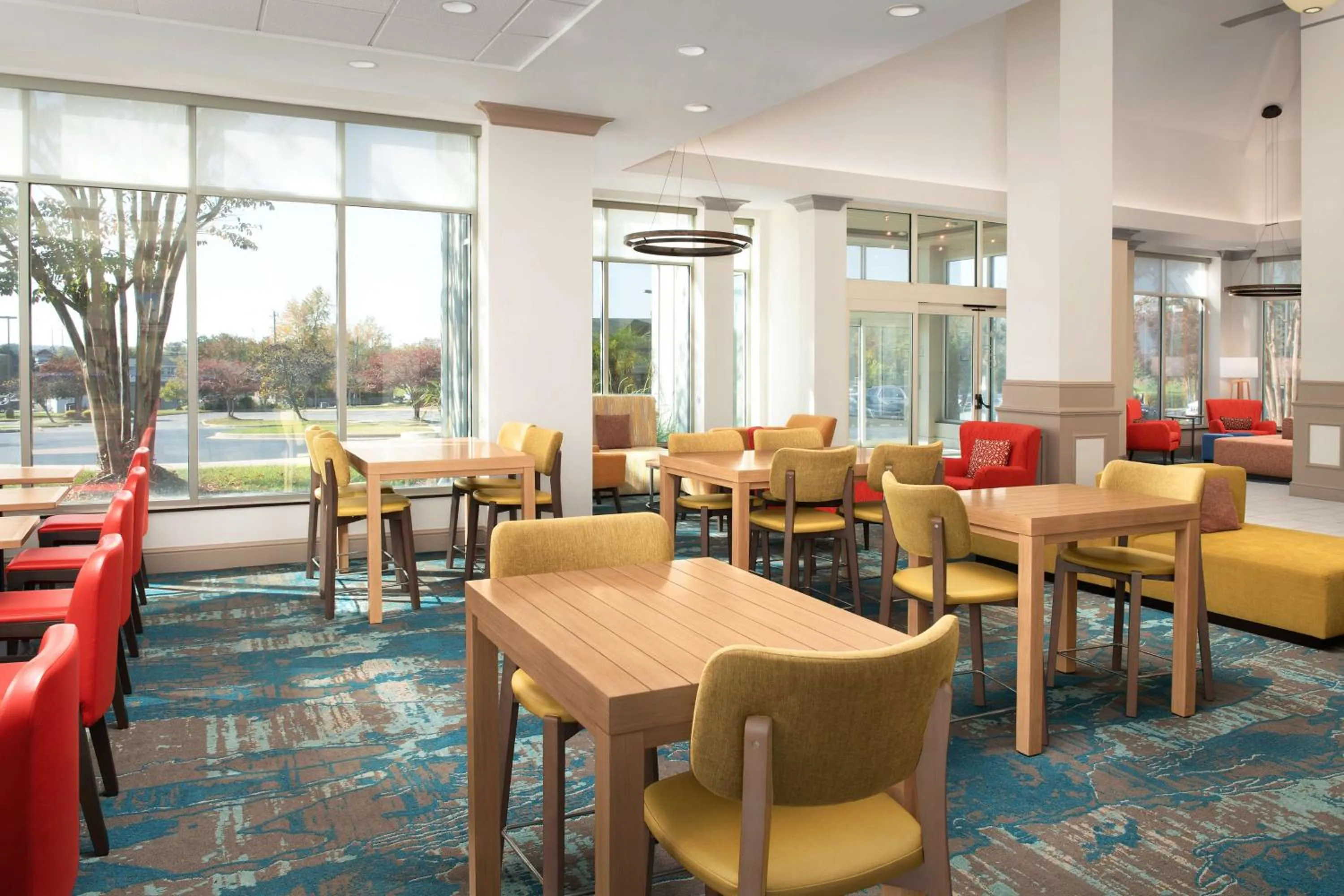 Restaurant/places to eat in Hilton Garden Inn Solomons