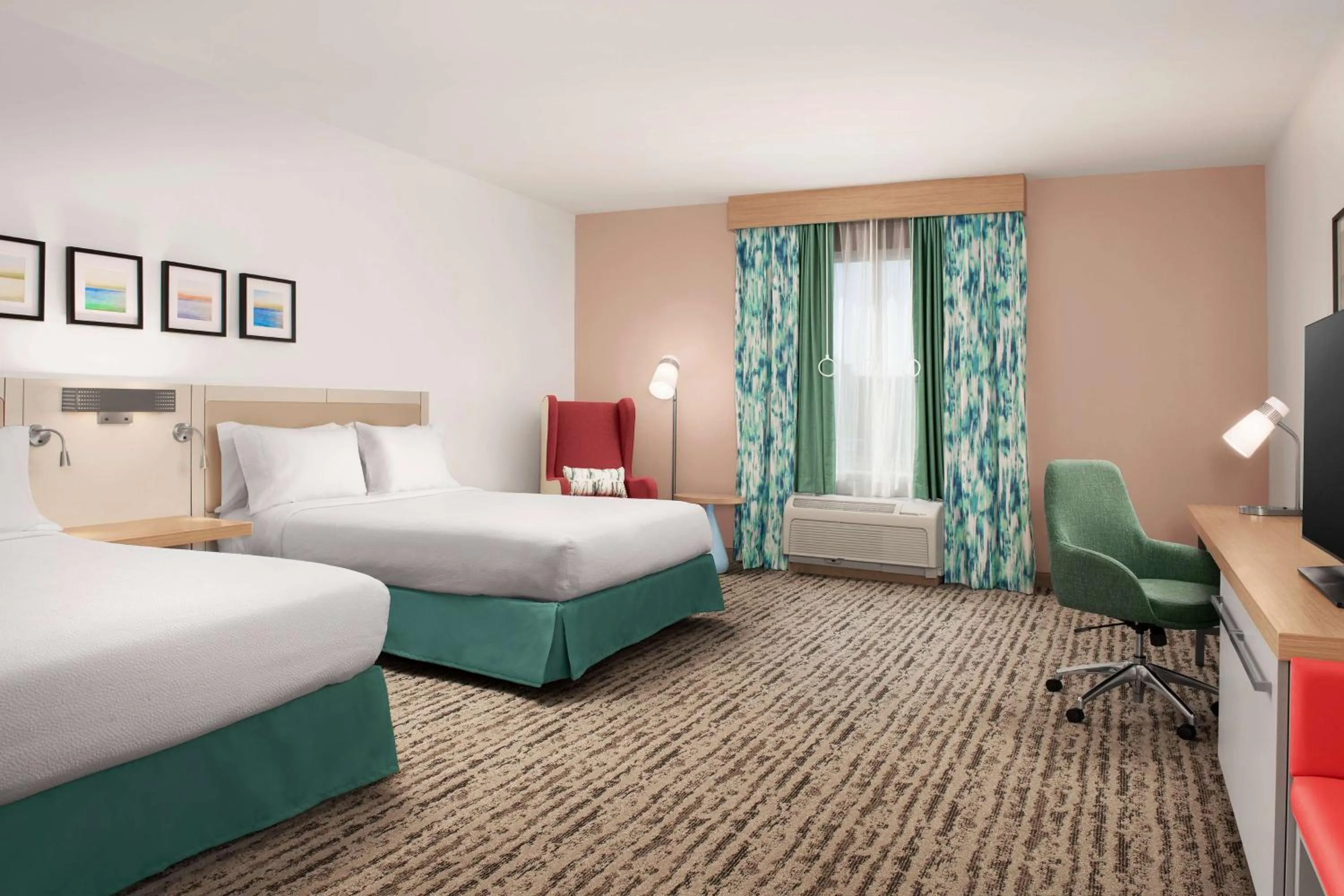 Bed in Hilton Garden Inn Solomons