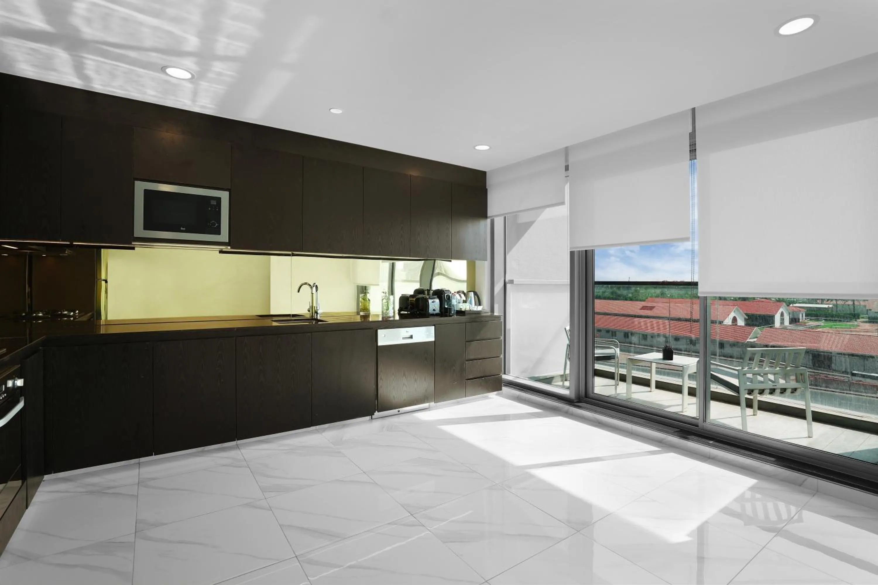 Area and facilities in Millennium Atria Business Bay