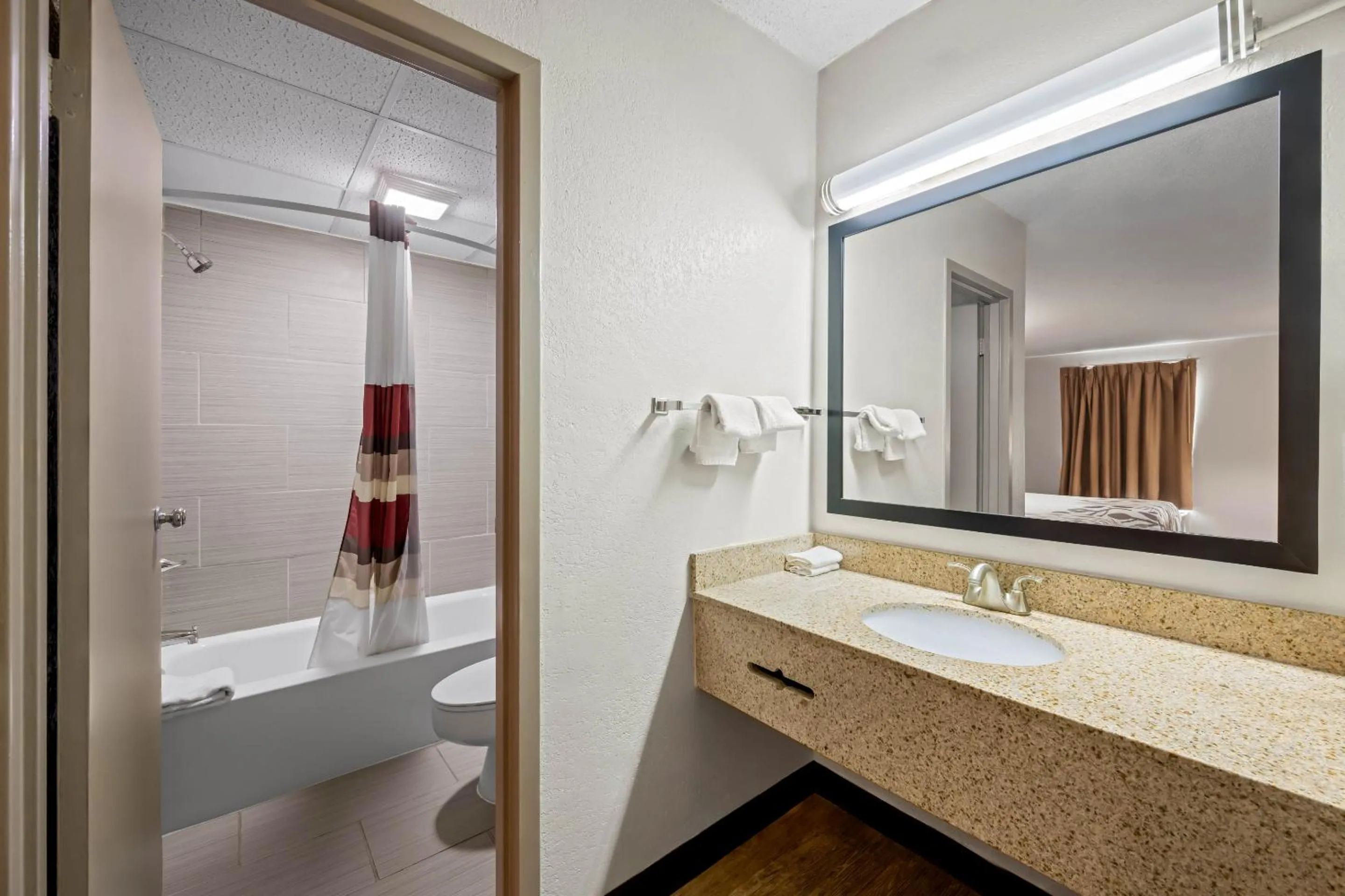 Bathroom in Red Roof Inn Abingdon