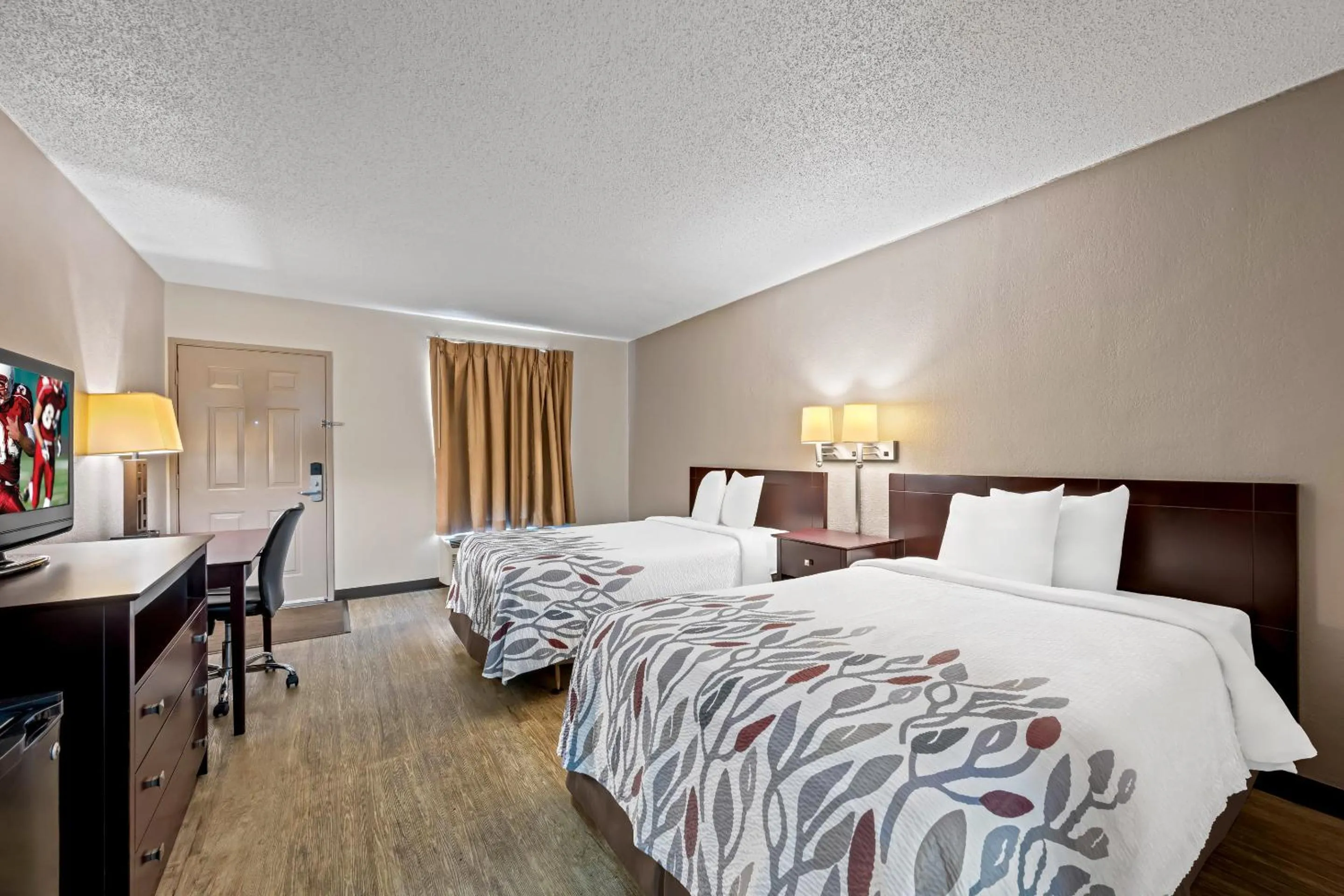 Photo of the whole room, Bed in Red Roof Inn Abingdon