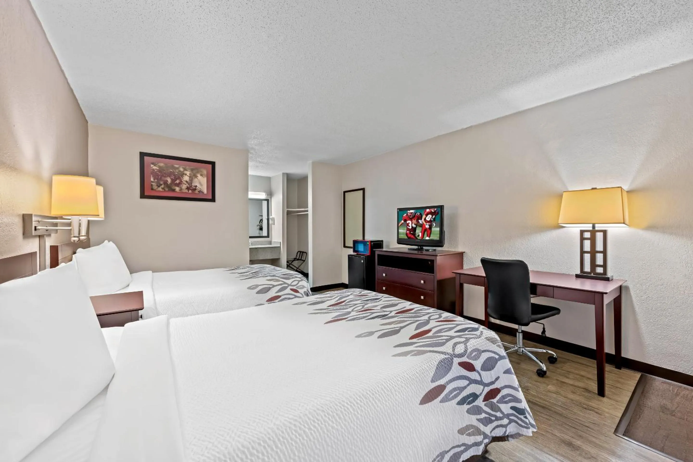 Photo of the whole room, Bed in Red Roof Inn Abingdon