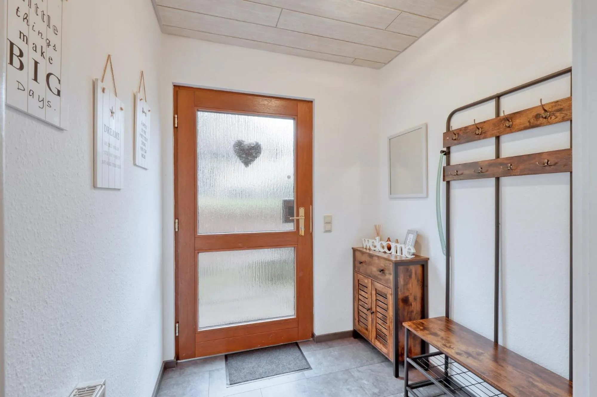 Facade/entrance, Bed in Seepark Kirchheim Ferienhaus bei Diane mit Sauna