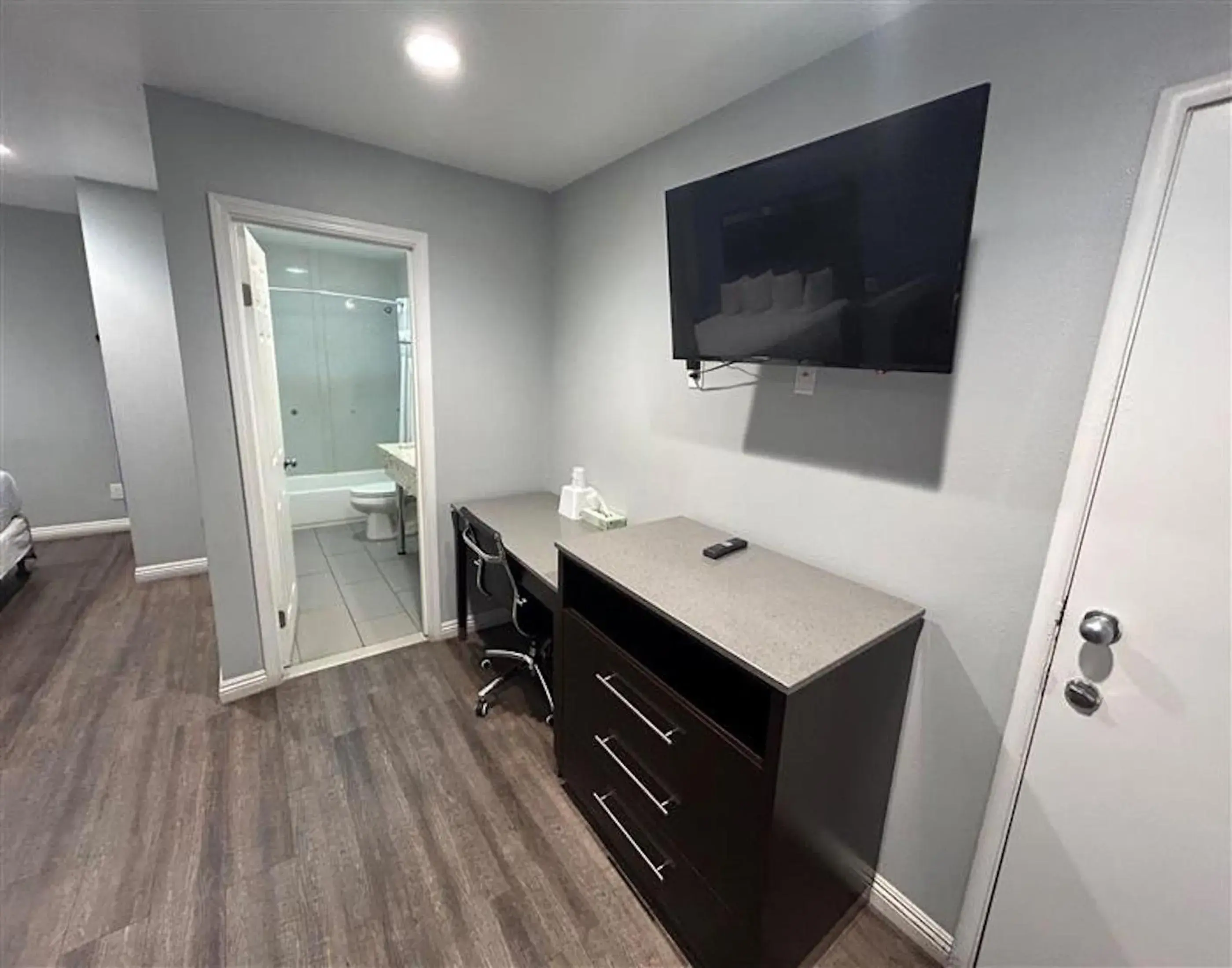 Bedroom in Motel 6 Yuba City, CA Bedroom in Motel 6 Yuba City, CA