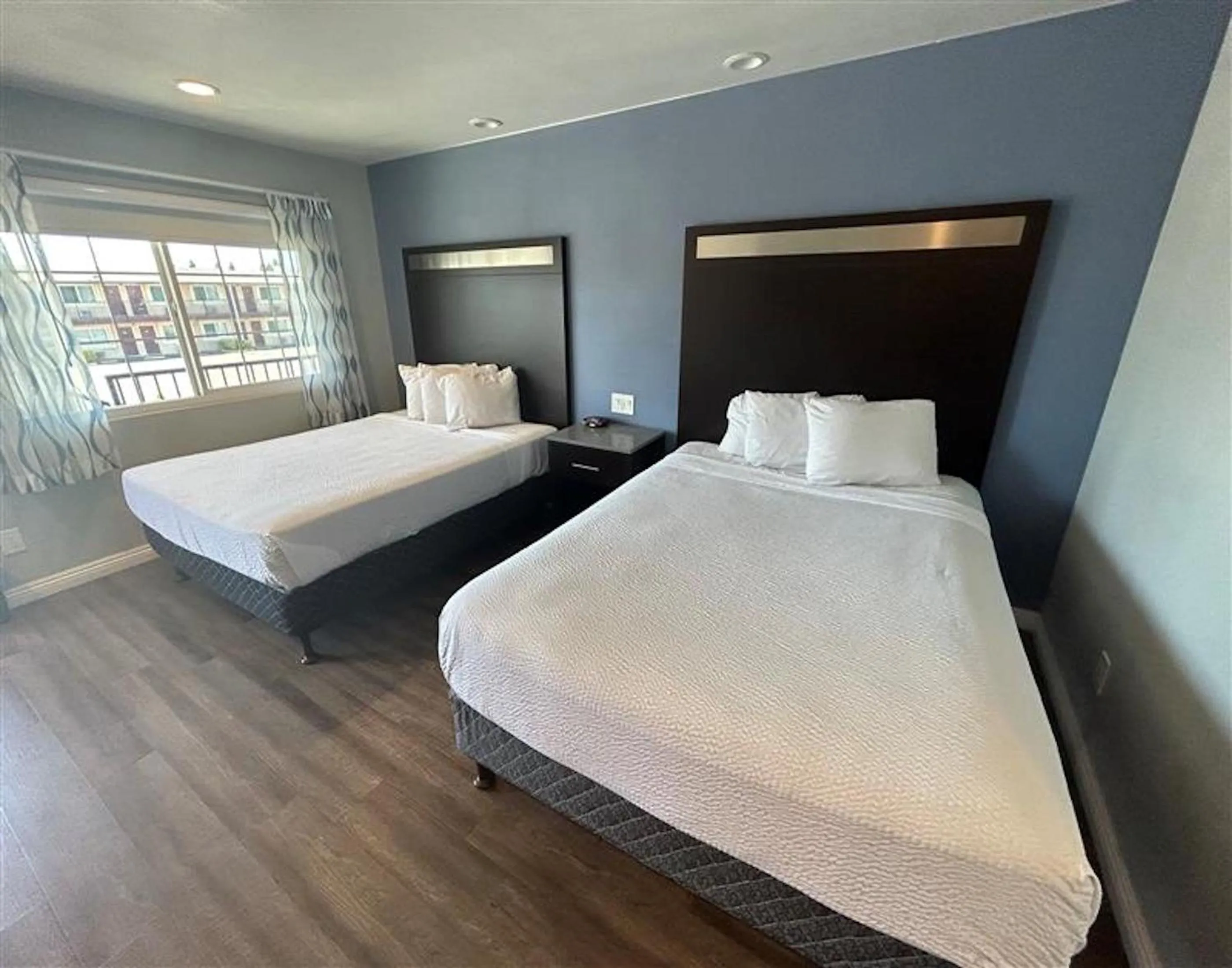 Bedroom, Bed in Motel 6 Yuba City, CA