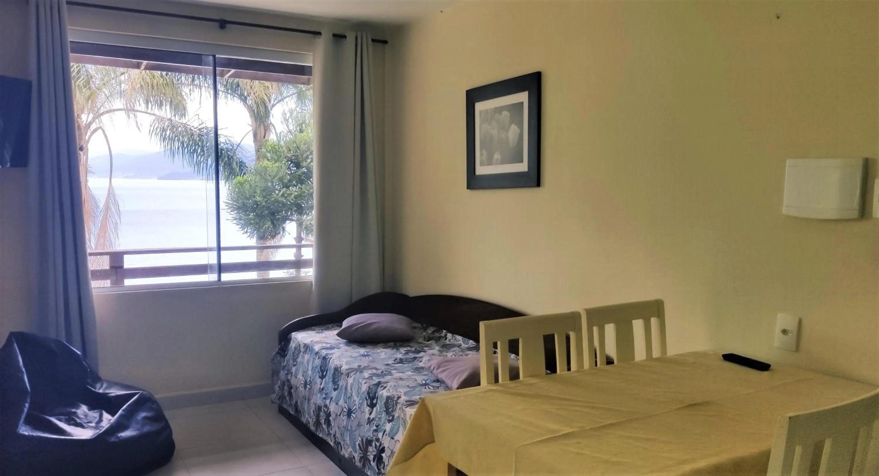 Living room, Bed in Pousada Ecomar