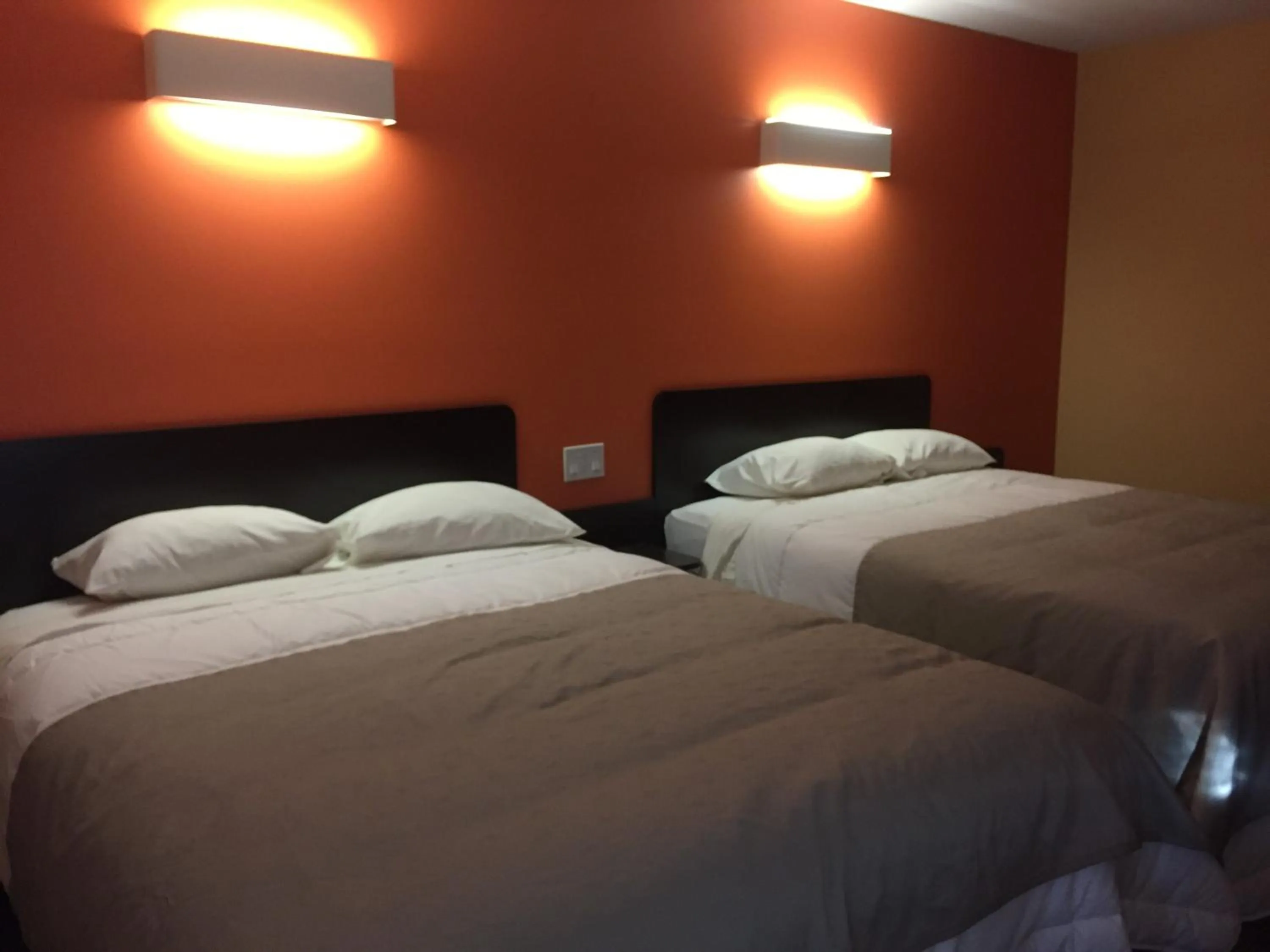 Photo of the whole room, Bed in Riverside Motel Cache Creek