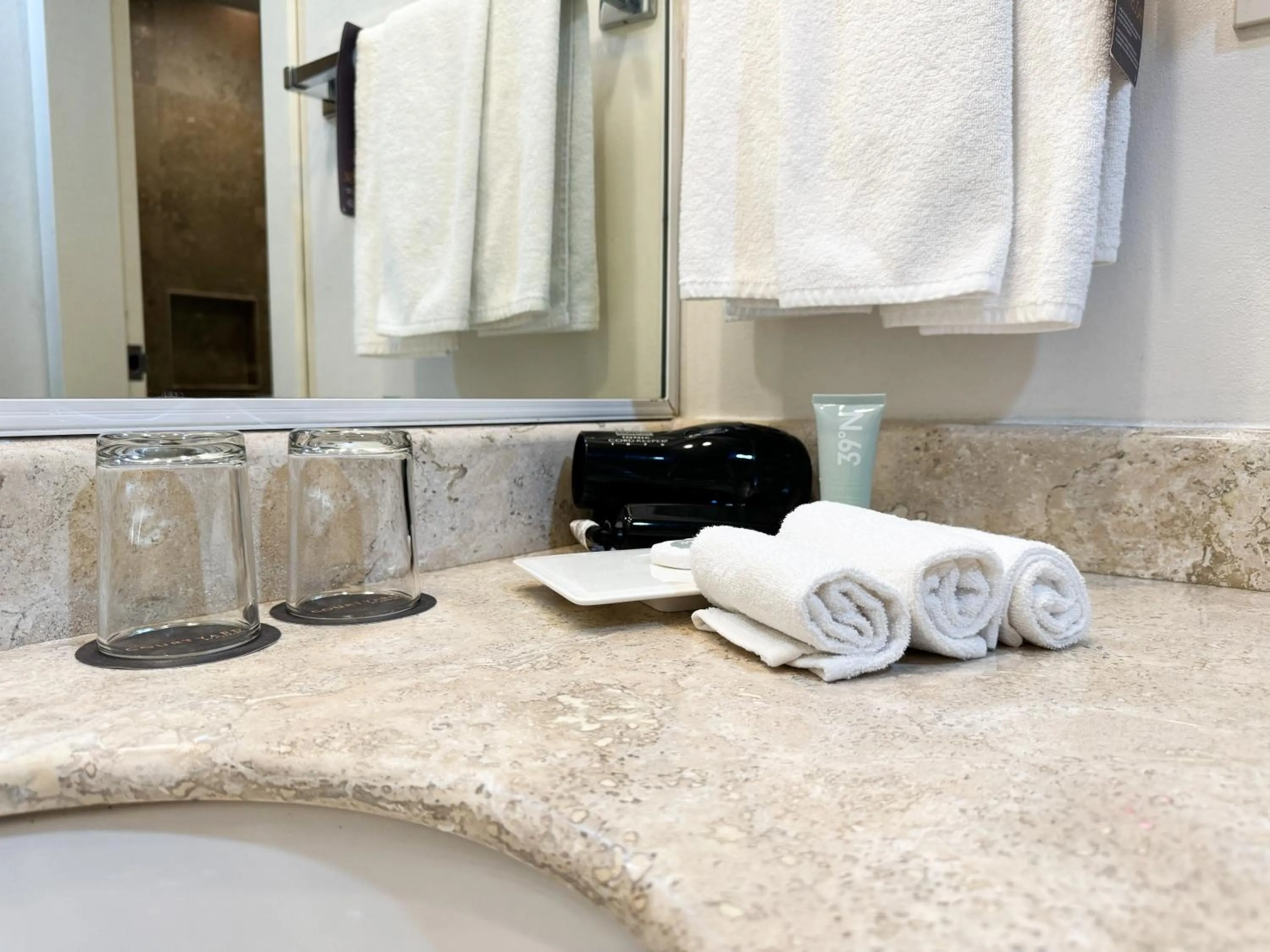 Bathroom in Courtyard by Marriott Villahermosa Tabasco