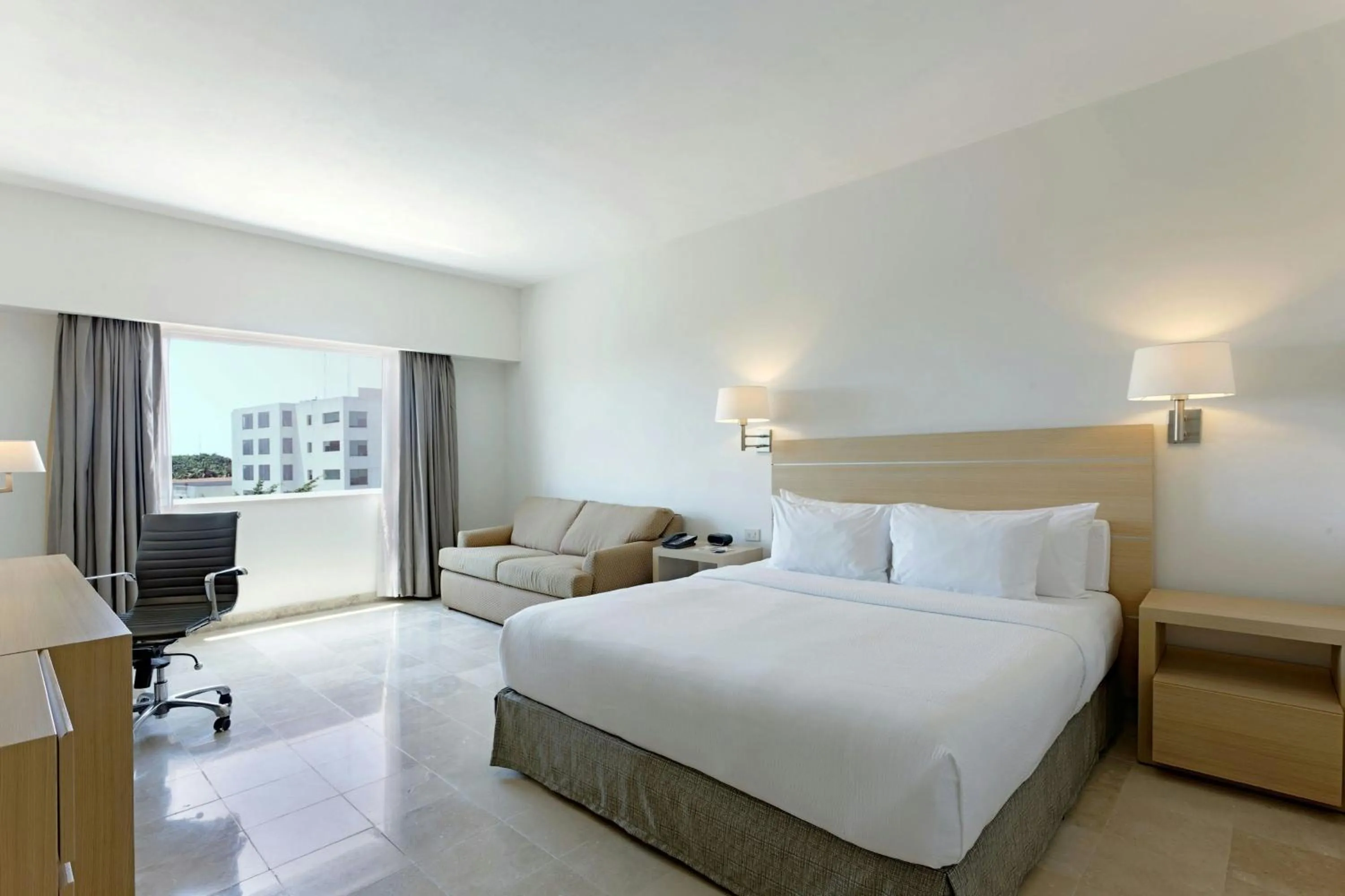 Photo of the whole room, Bed in Courtyard by Marriott Villahermosa Tabasco