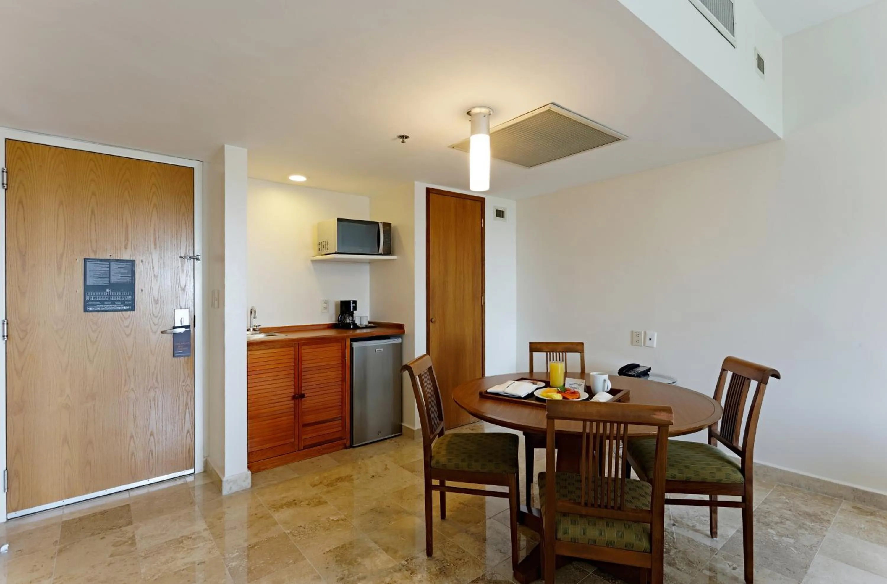 Living room in Courtyard by Marriott Villahermosa Tabasco