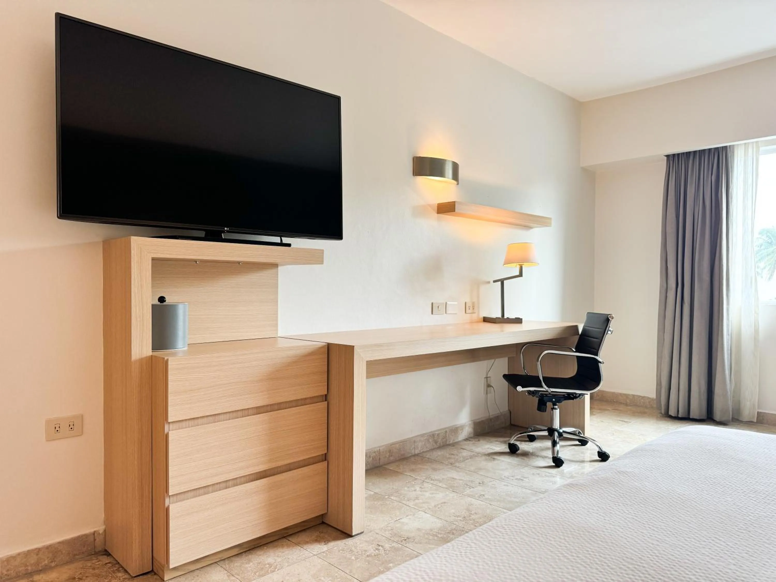 TV and multimedia, Bed in Courtyard by Marriott Villahermosa Tabasco