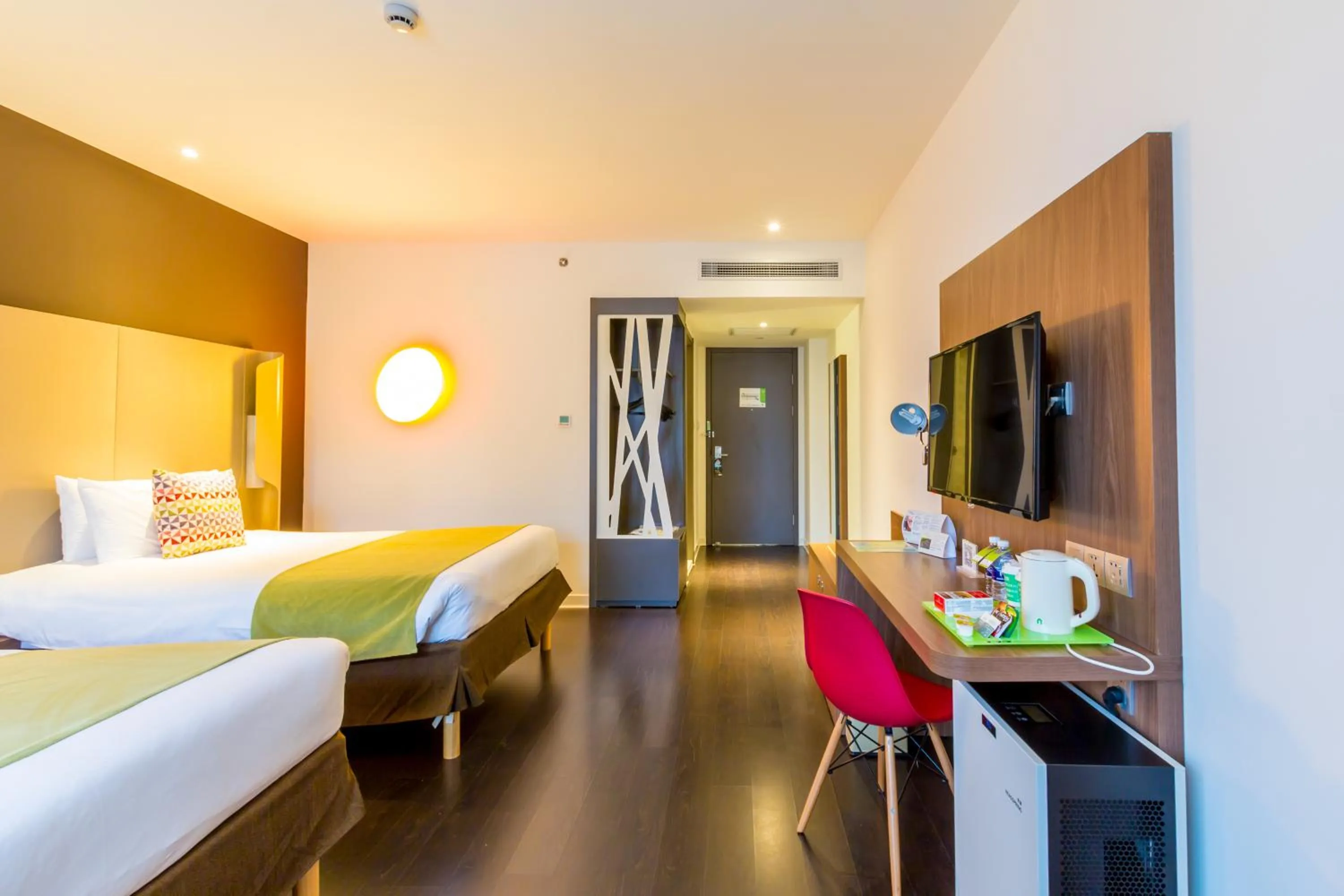 Communal lounge/ TV room, Bed in Campanile Shanghai Railway Station and People's Square