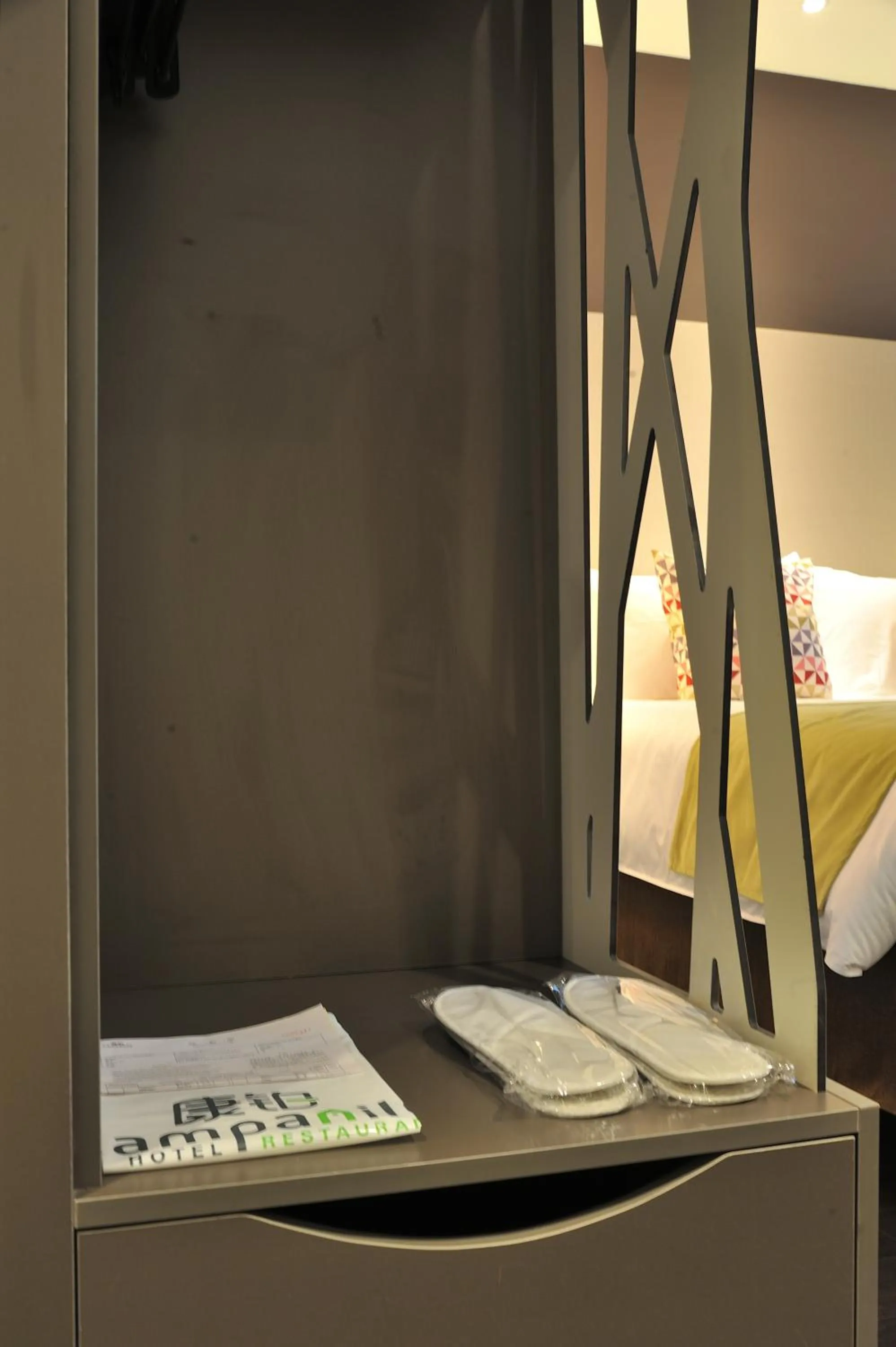 wardrobe, Bed in Campanile Shanghai Railway Station and People's Square