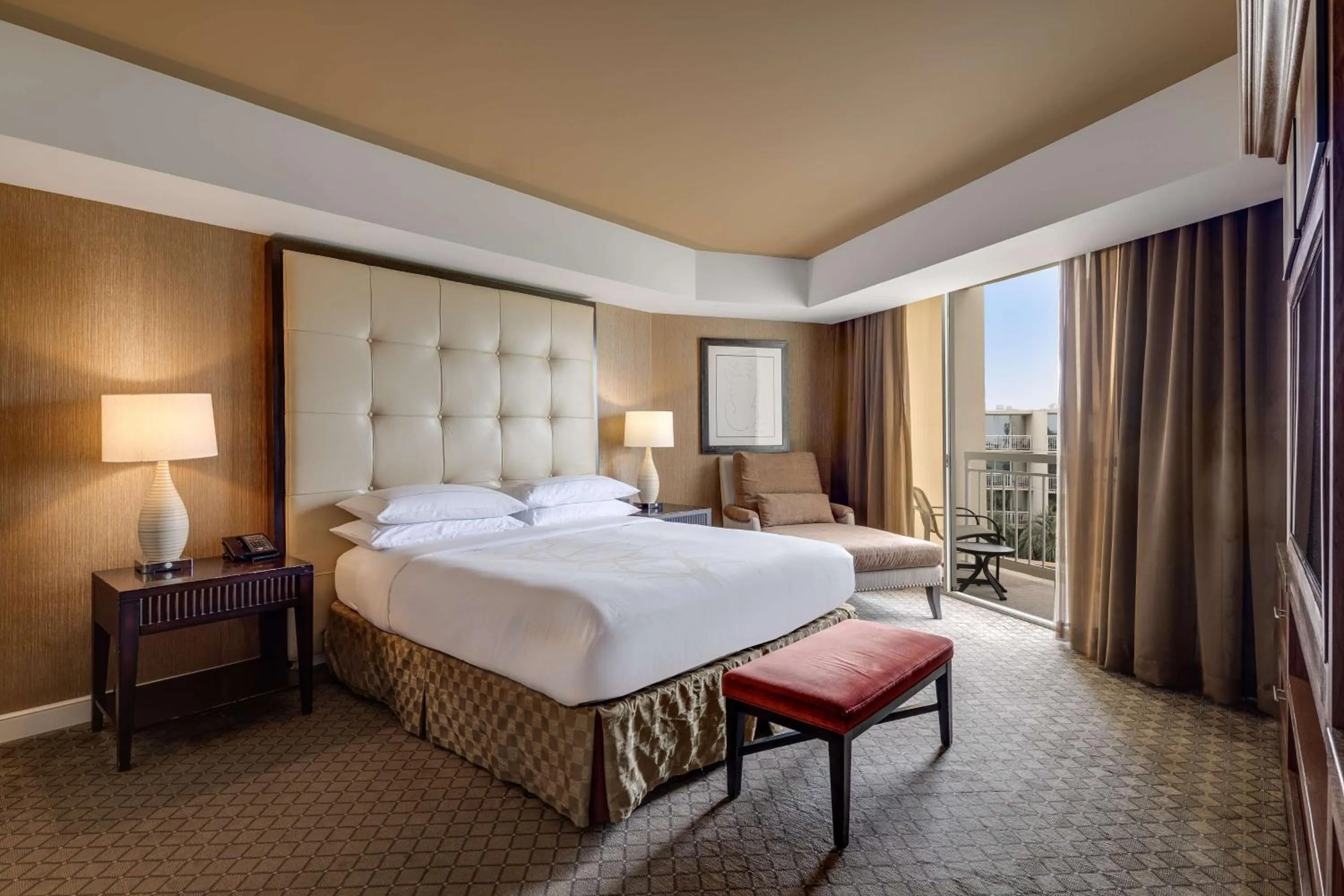 Bedroom, Bed in Hilton La Jolla Torrey Pines