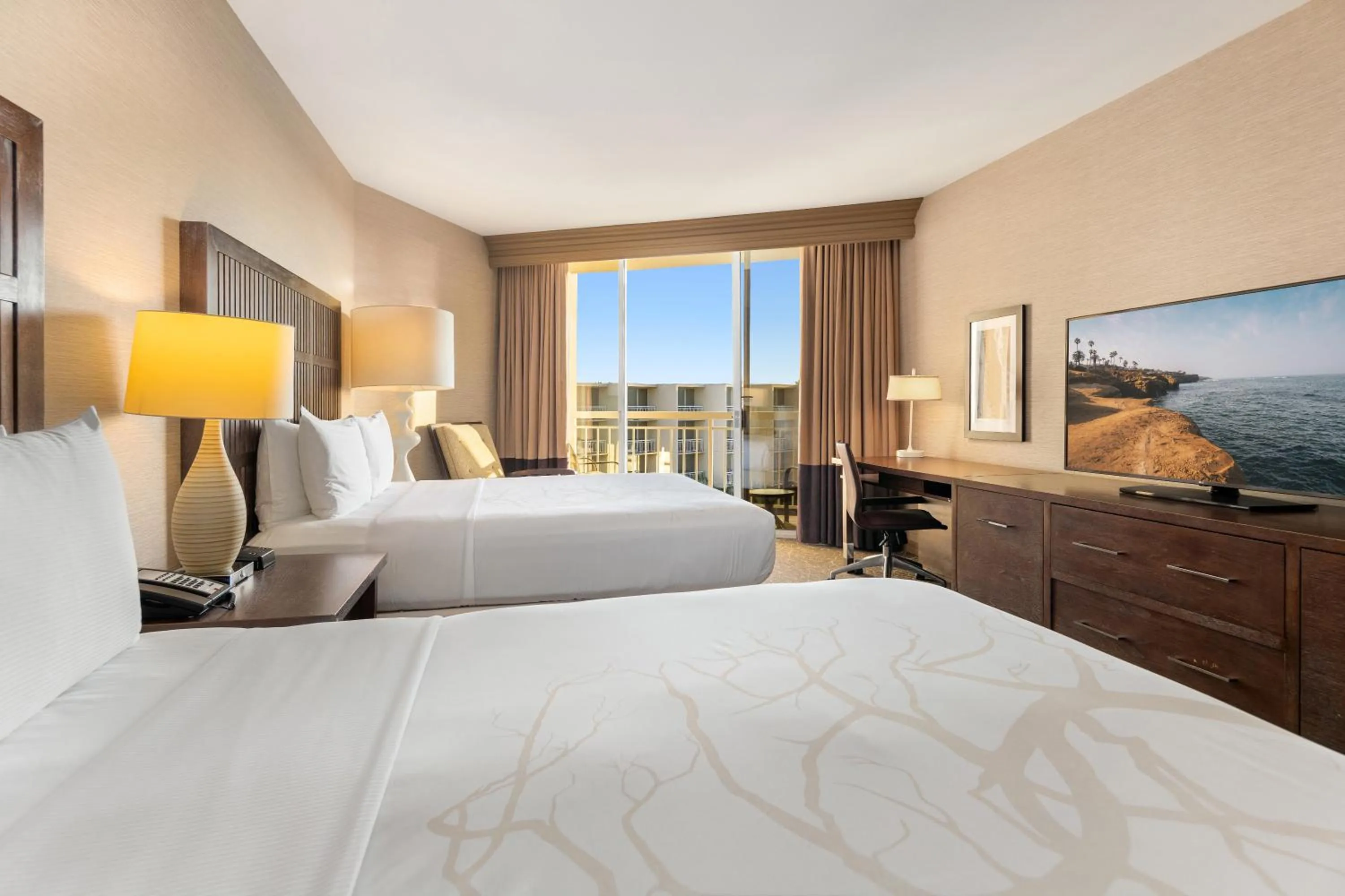 Bedroom, Bed in Hilton La Jolla Torrey Pines