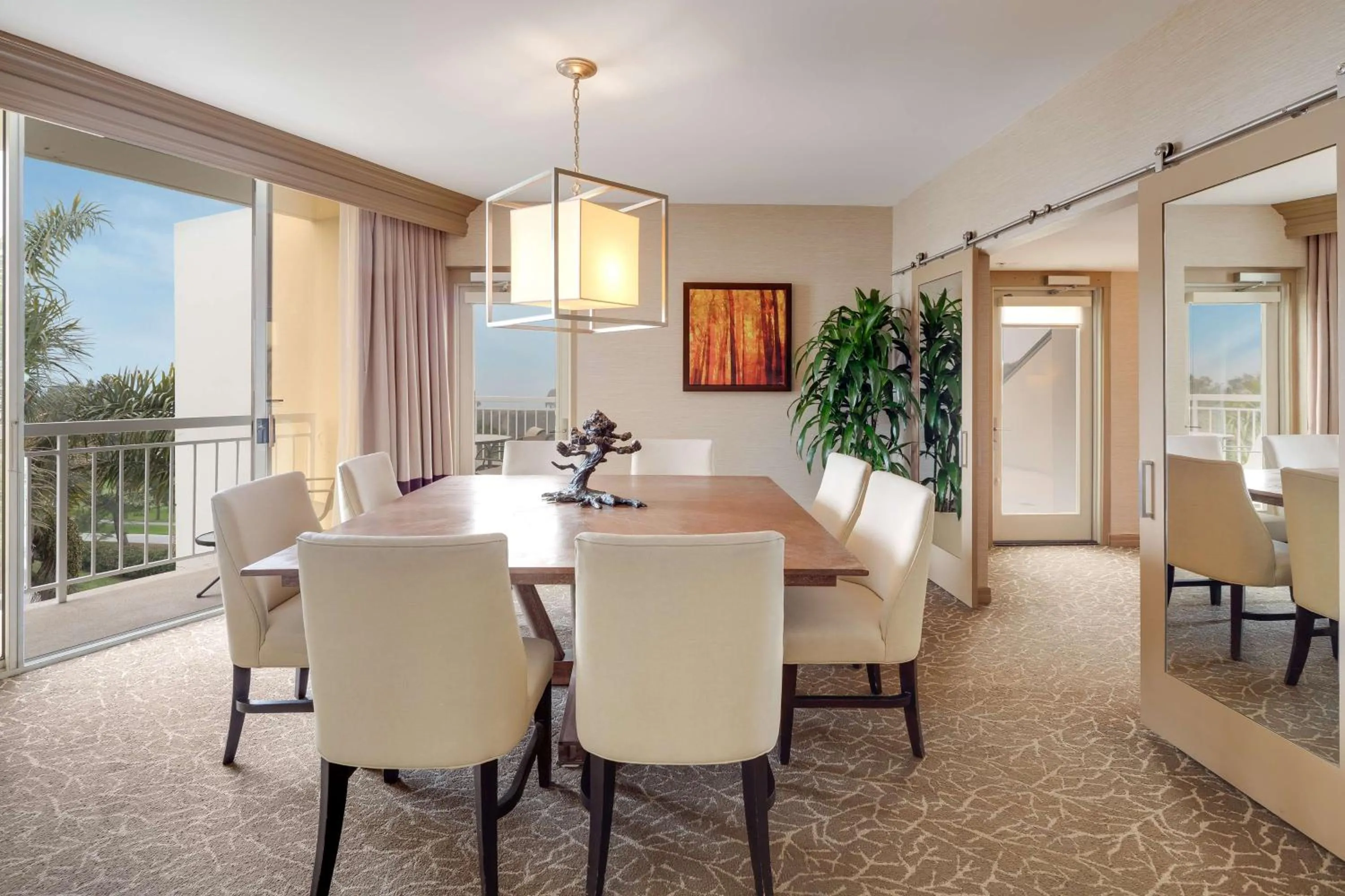 Living room in Hilton La Jolla Torrey Pines