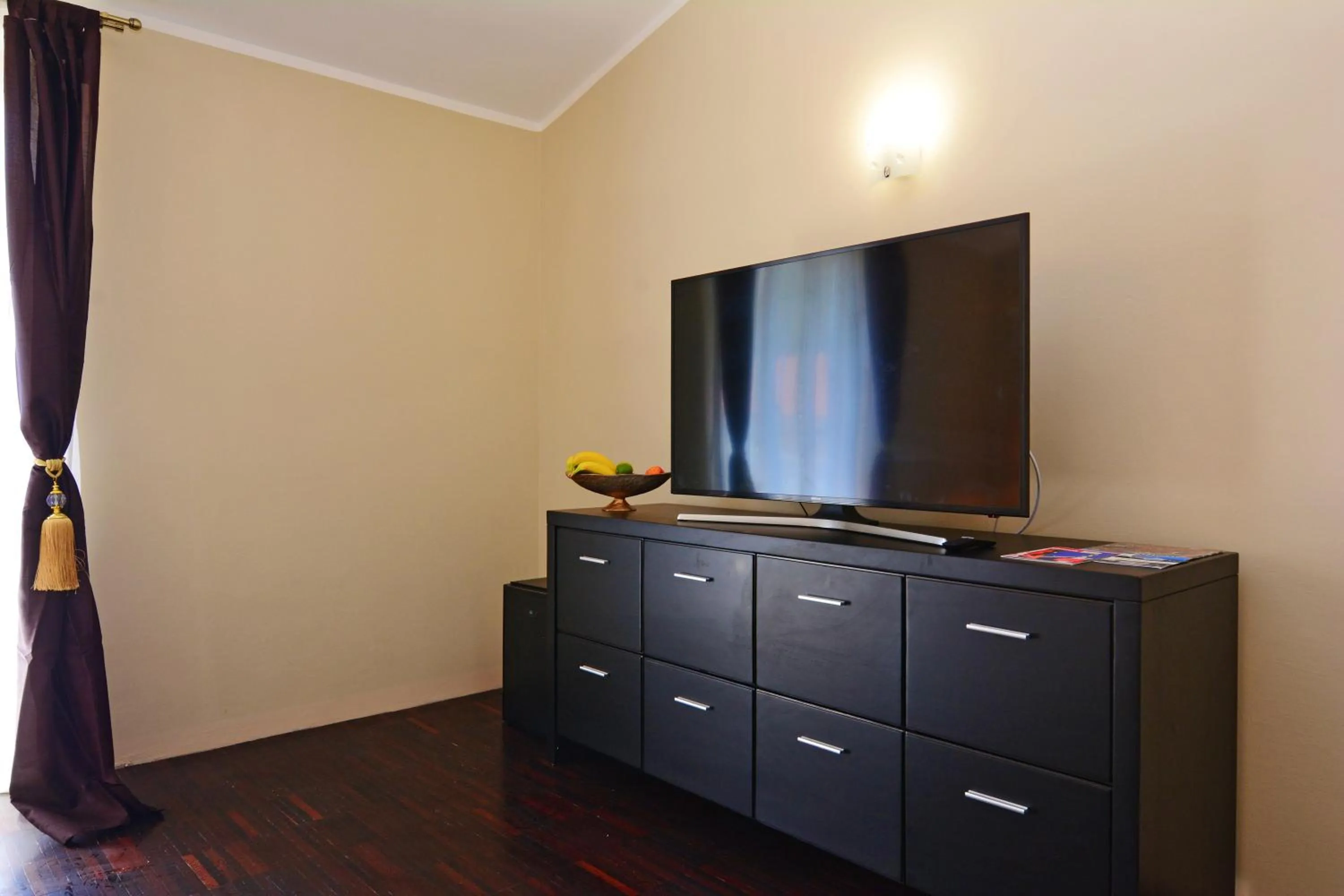 TV and multimedia in Luxury Room Uzorita B&B