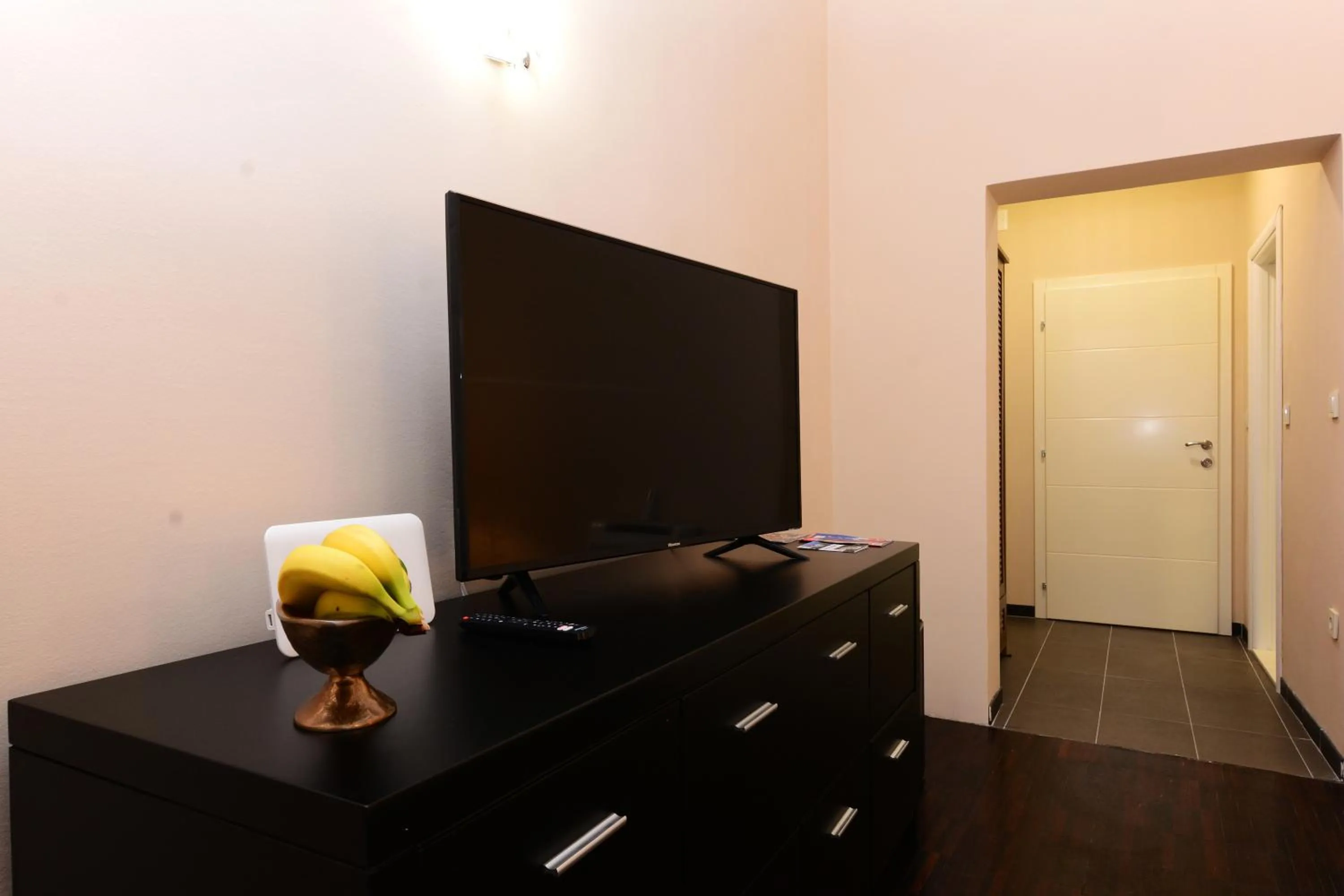 TV and multimedia in Luxury Room Uzorita B&B