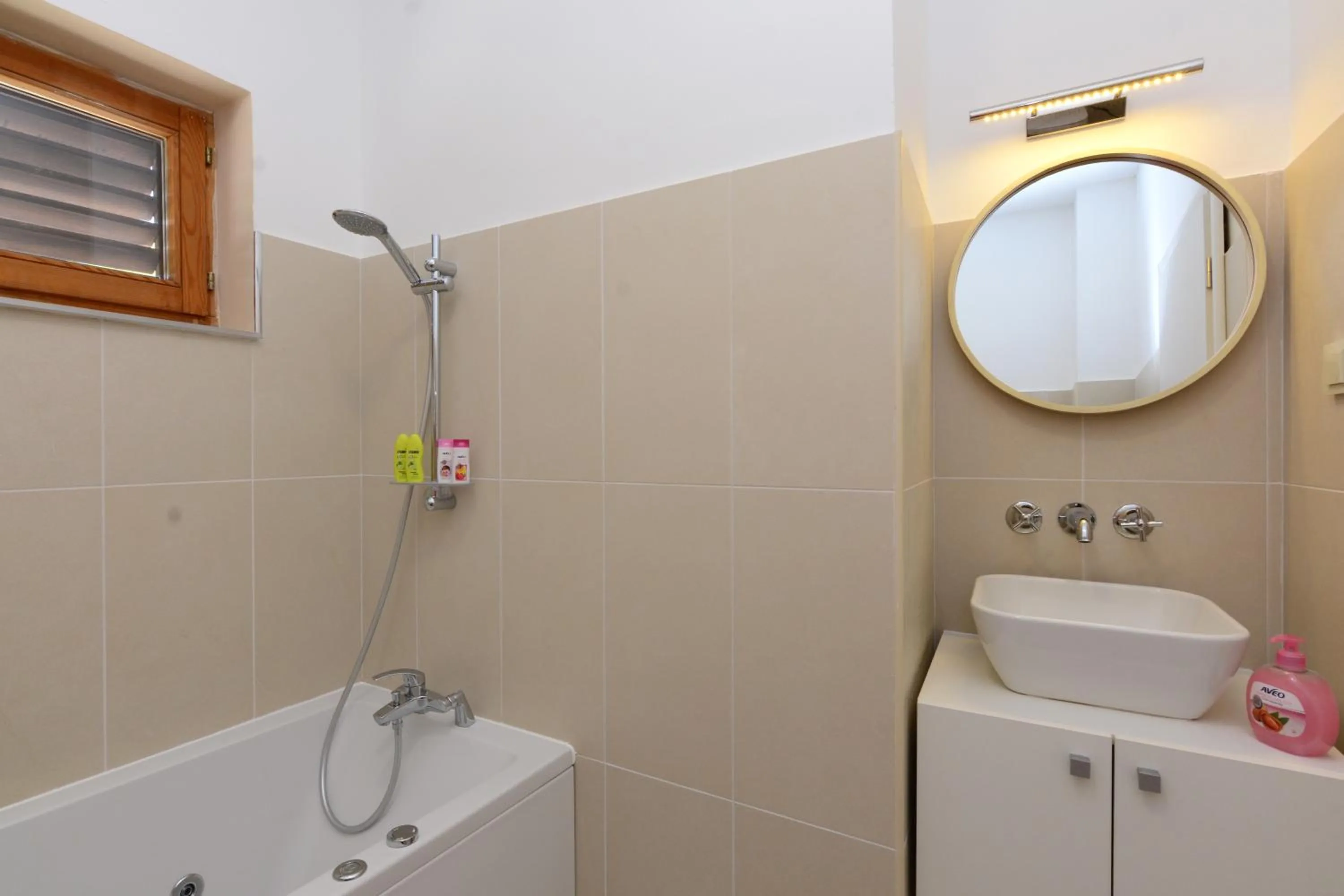 Toilet in Luxury Room Uzorita B&B