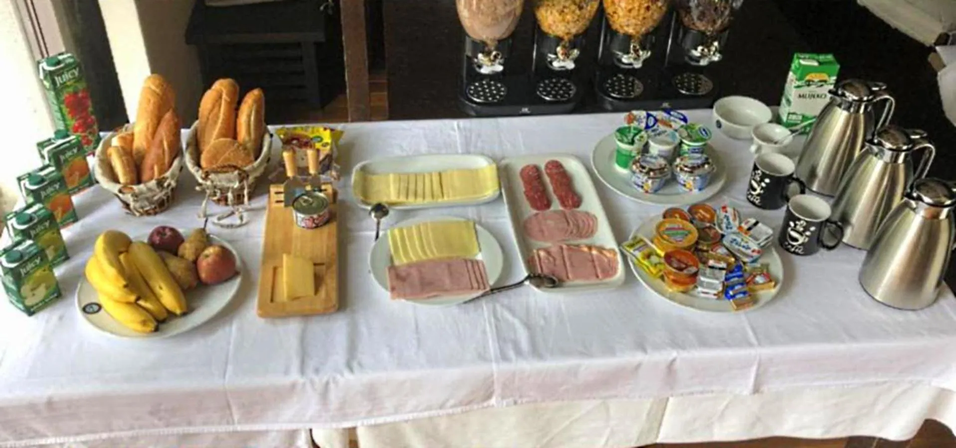 Breakfast in Luxury Room Uzorita B&B
