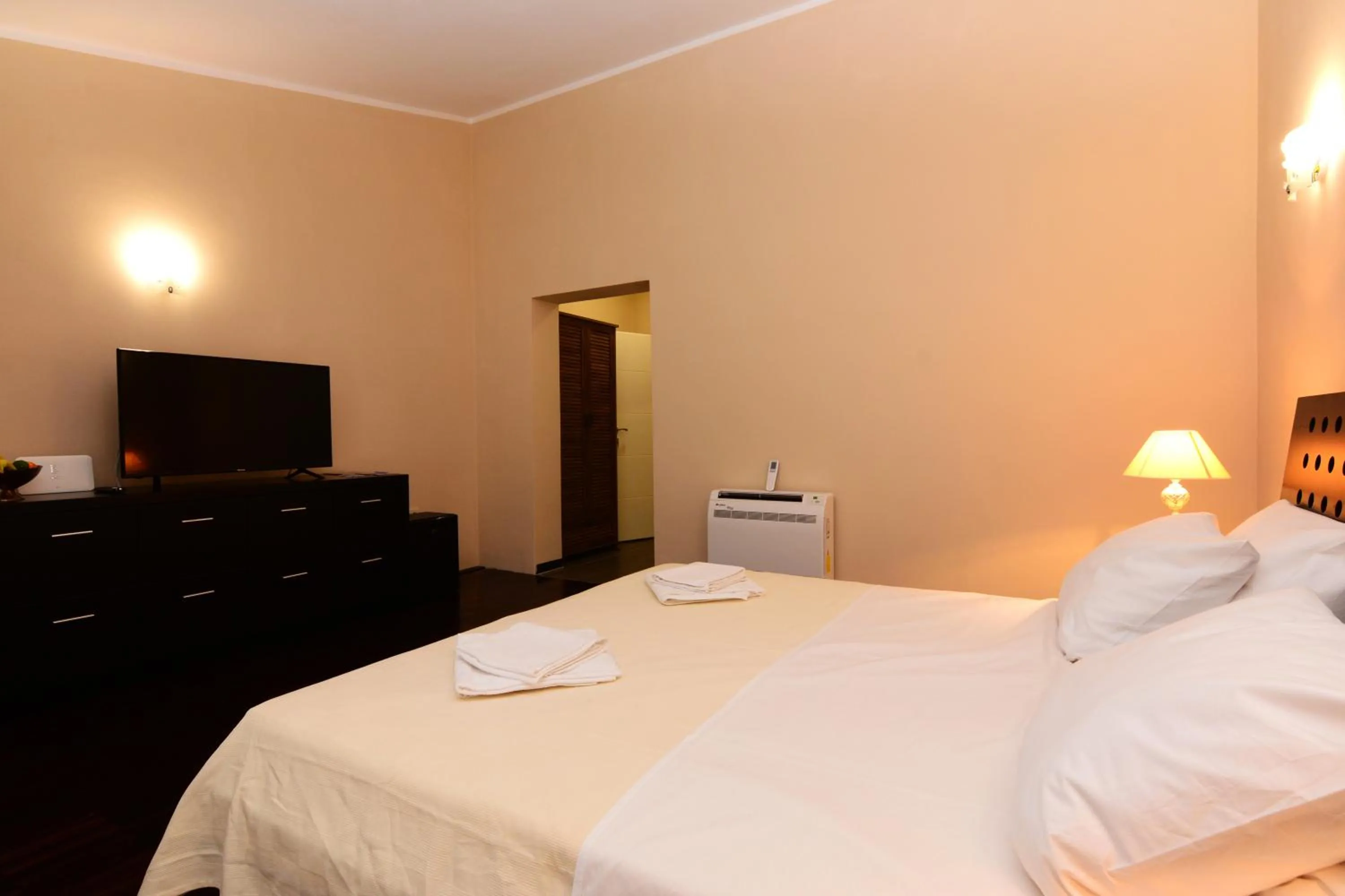 TV and multimedia, Bed in Luxury Room Uzorita B&B