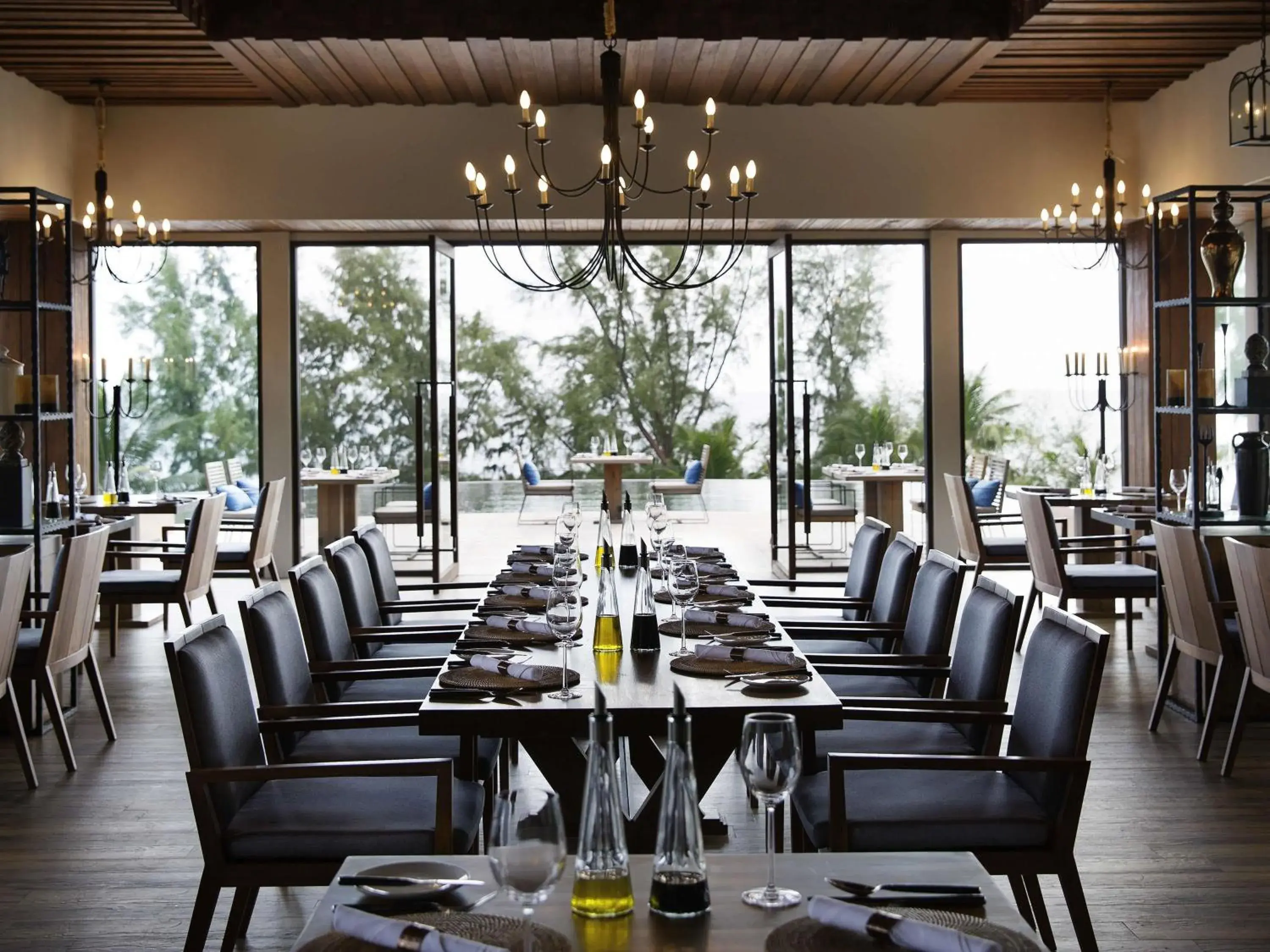 Restaurant/places to eat in Pullman Phuket Arcadia Naithon Beach Restaurant/places to eat in Pullman Phuket Arcadia Naithon Beach