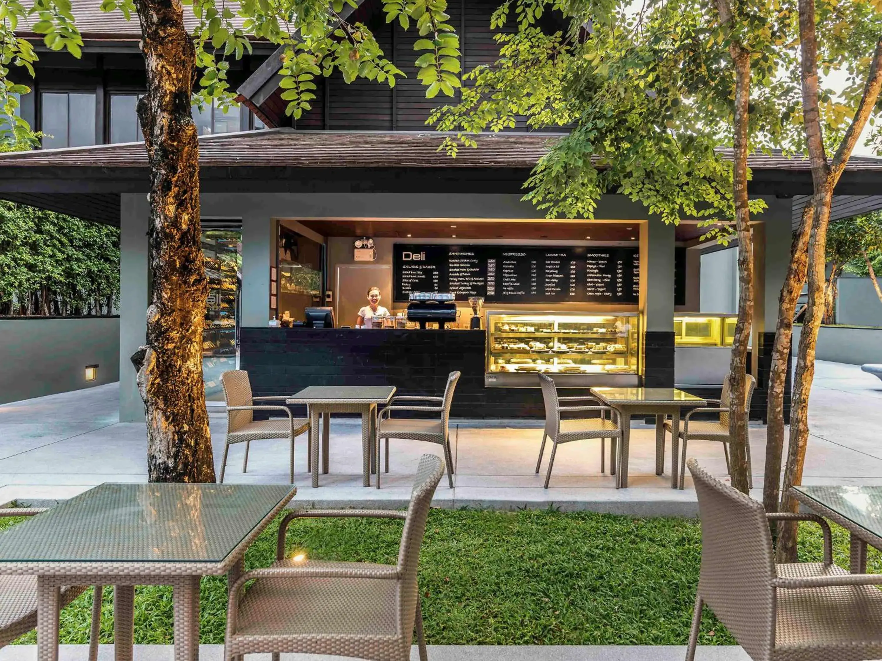 Restaurant/places to eat in Pullman Phuket Arcadia Naithon Beach Restaurant/places to eat in Pullman Phuket Arcadia Naithon Beach