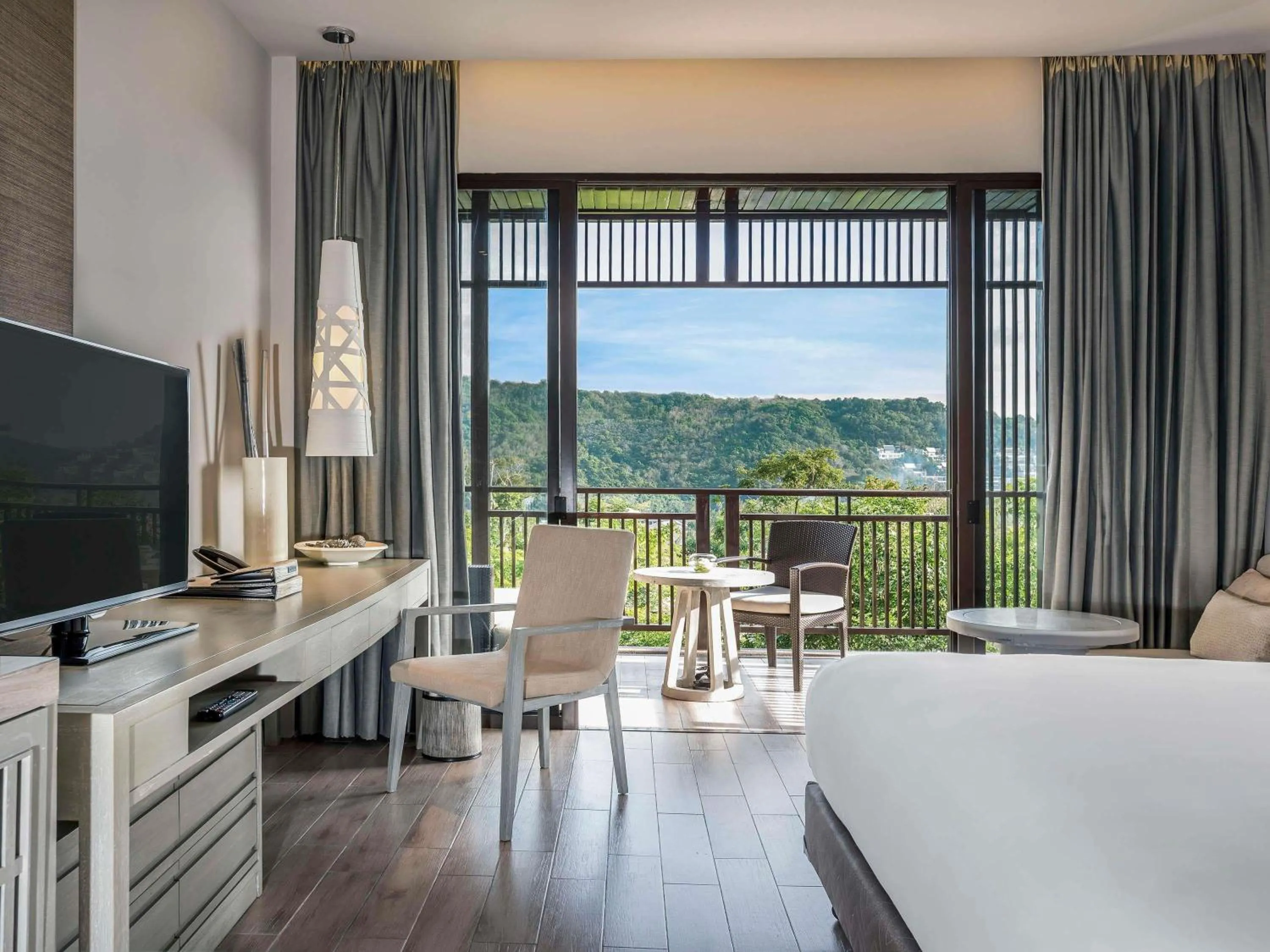 Coffee/tea facilities, Bed in Pullman Phuket Arcadia Naithon Beach