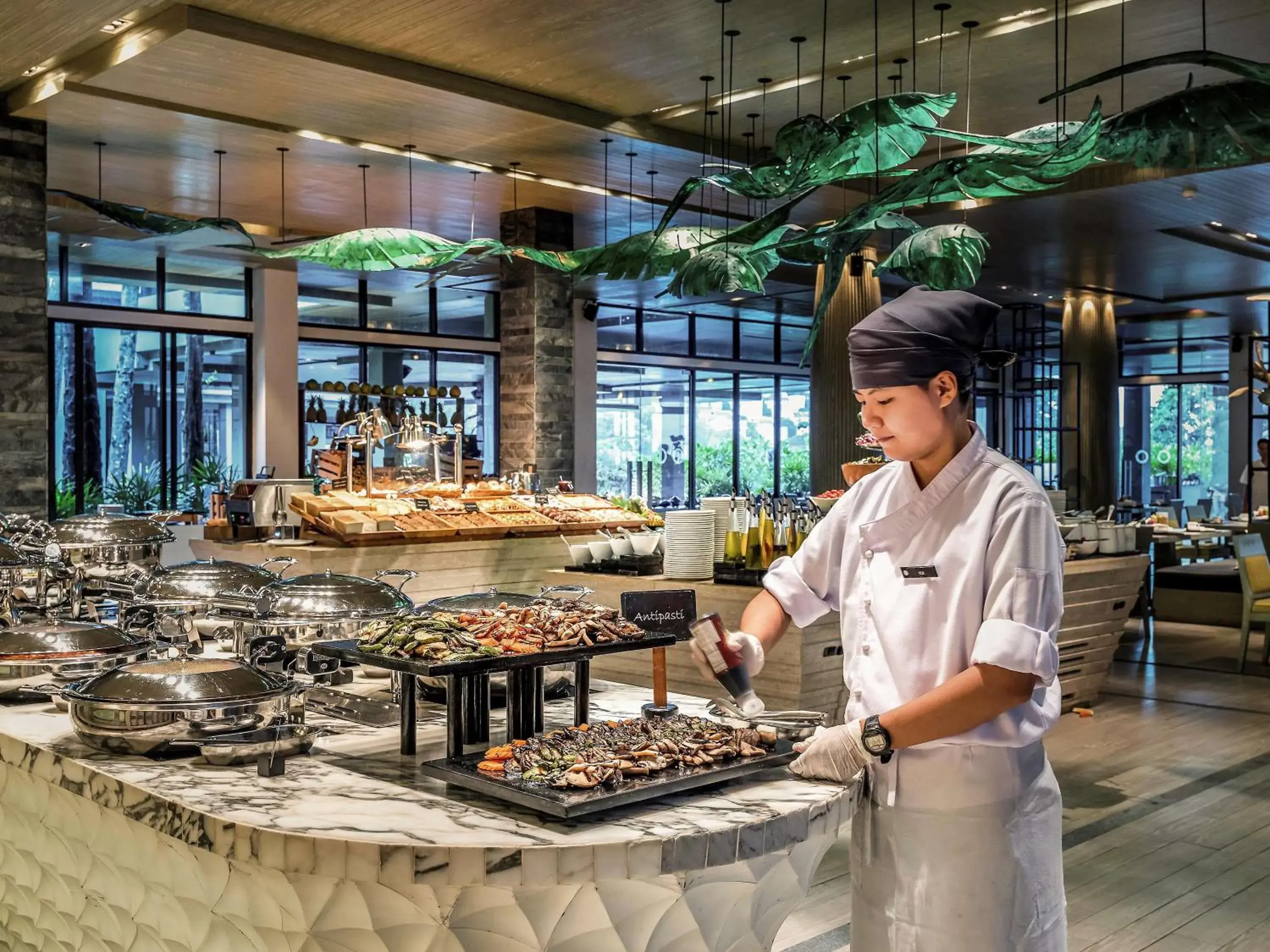 Restaurant/places to eat in Pullman Phuket Arcadia Naithon Beach Restaurant/places to eat in Pullman Phuket Arcadia Naithon Beach