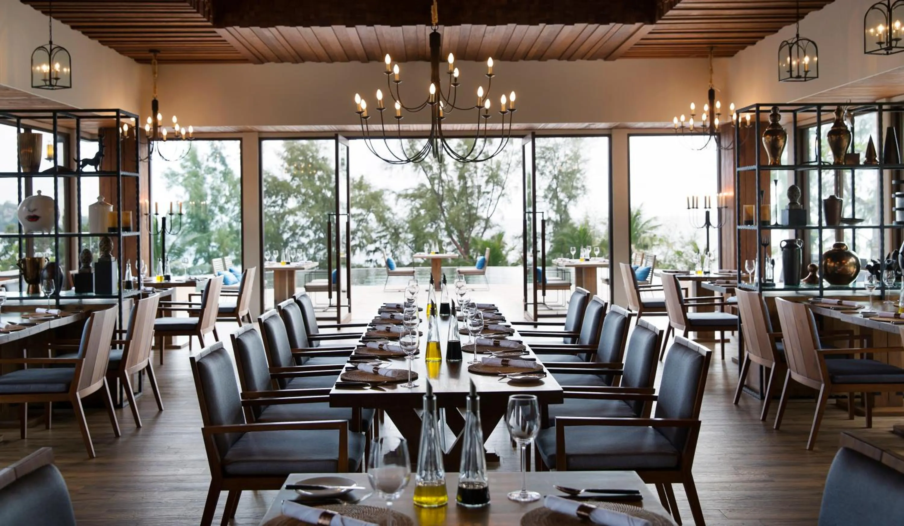 Restaurant/places to eat in Pullman Phuket Arcadia Naithon Beach