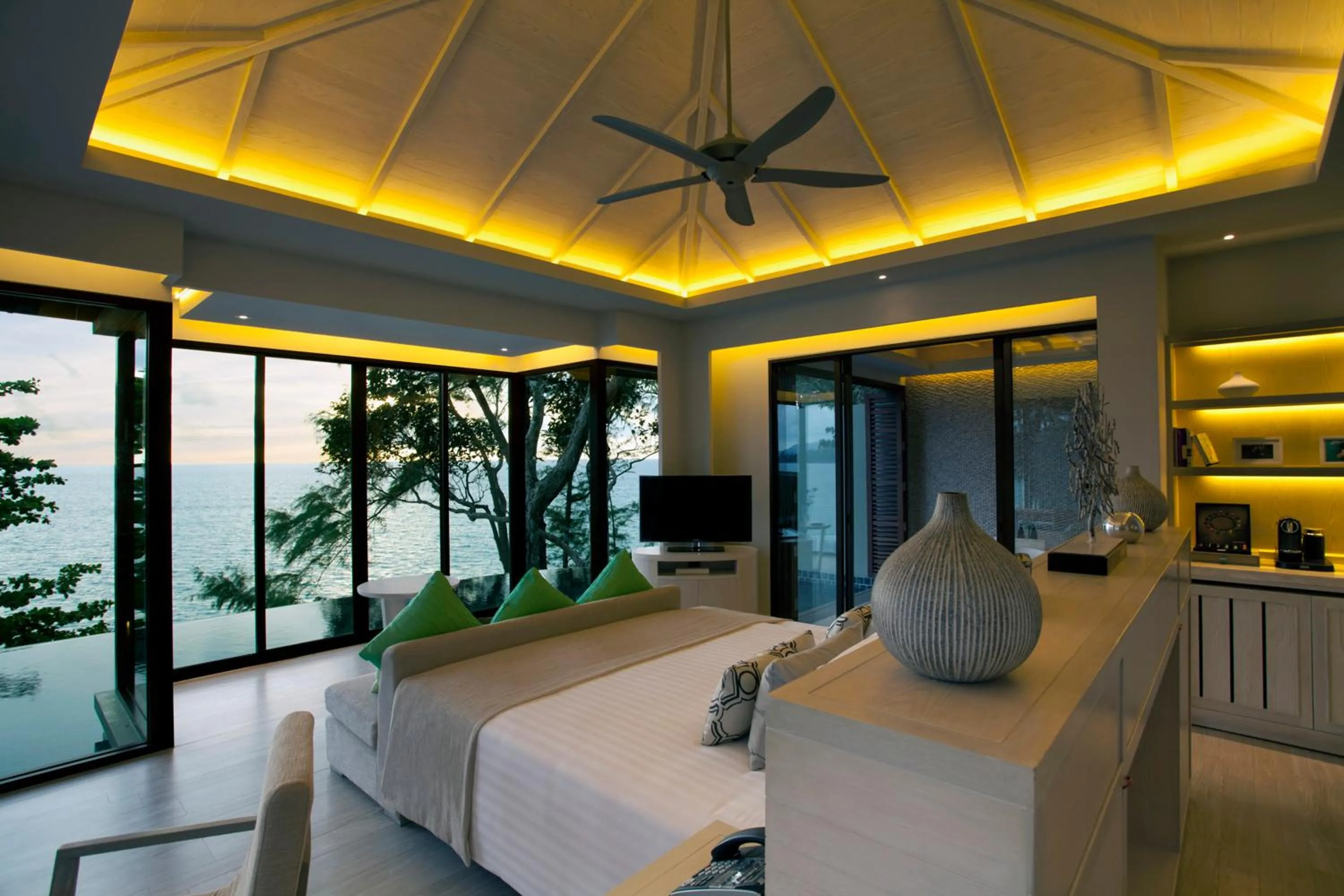 Photo of the whole room, Bed in Pullman Phuket Arcadia Naithon Beach