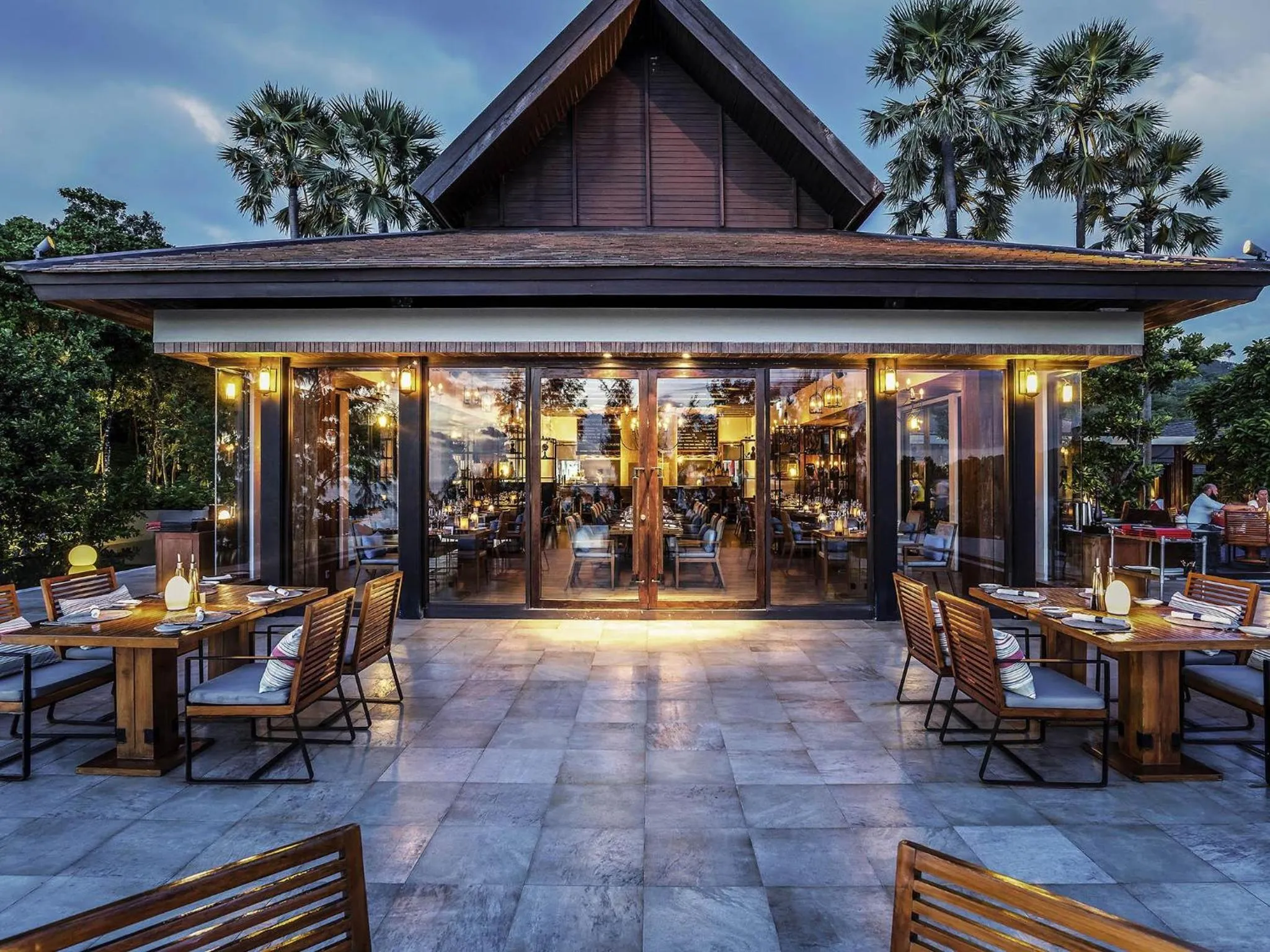 Restaurant/places to eat in Pullman Phuket Arcadia Naithon Beach