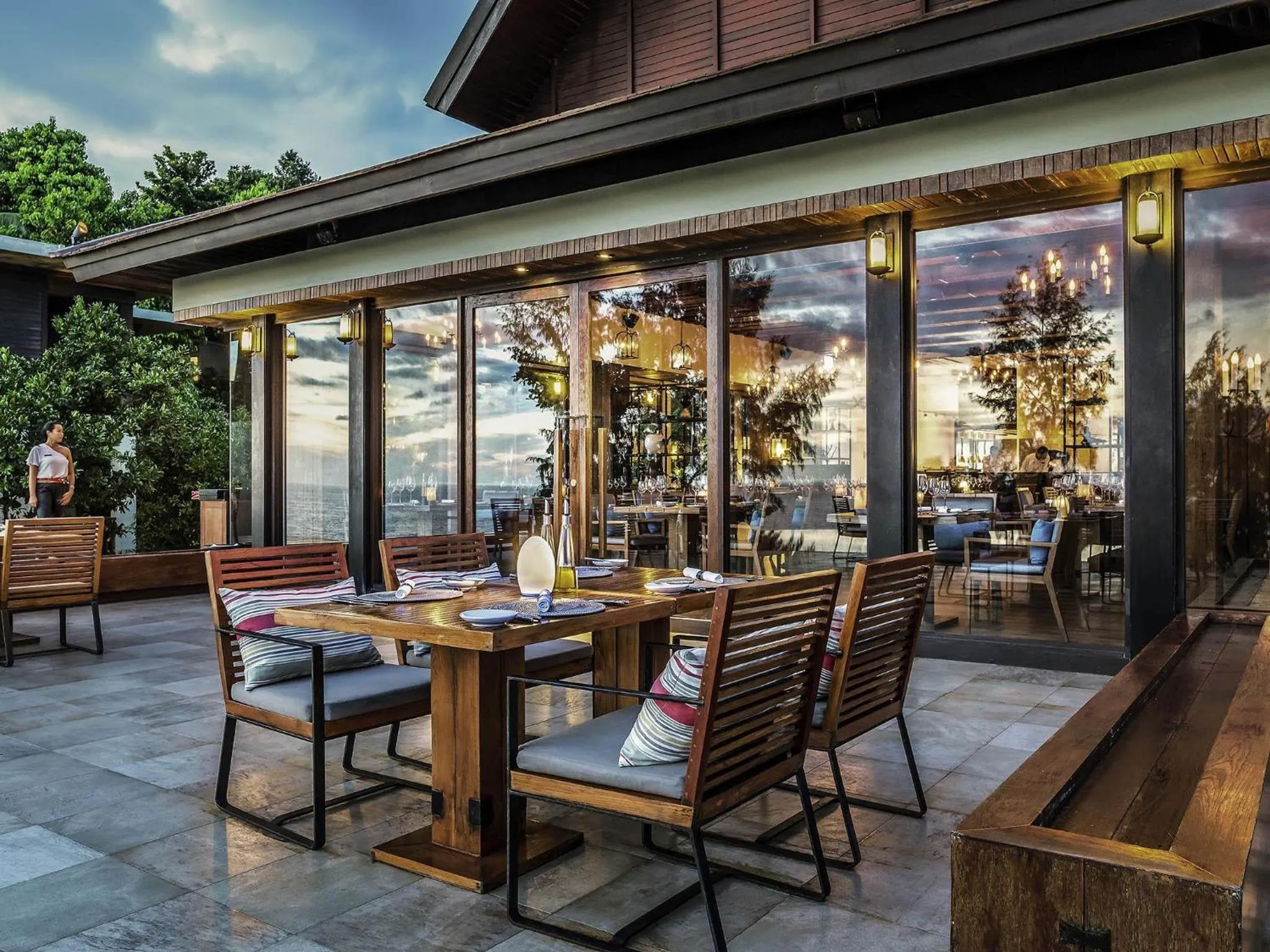 Restaurant/places to eat in Pullman Phuket Arcadia Naithon Beach