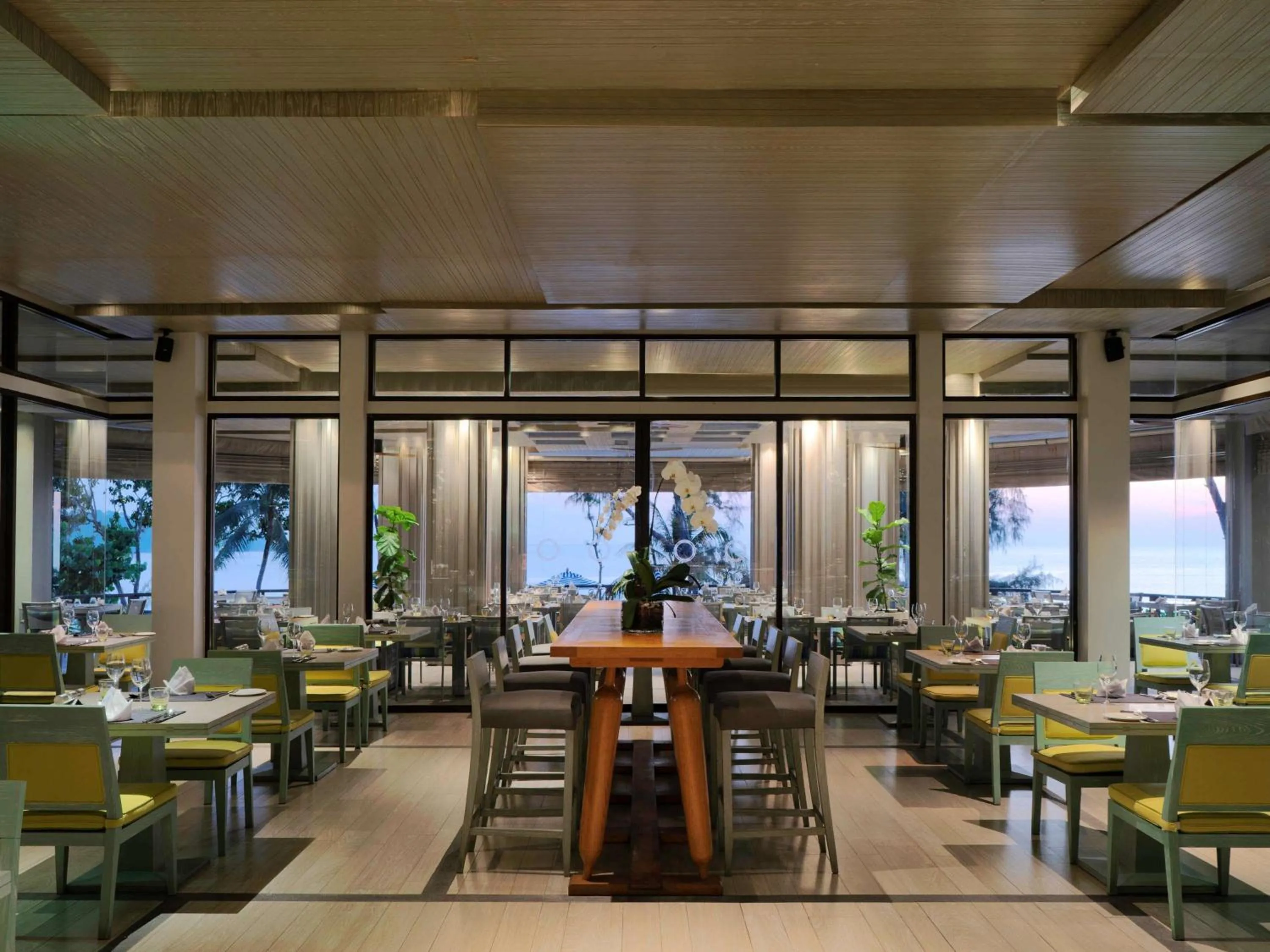 Restaurant/places to eat in Pullman Phuket Arcadia Naithon Beach