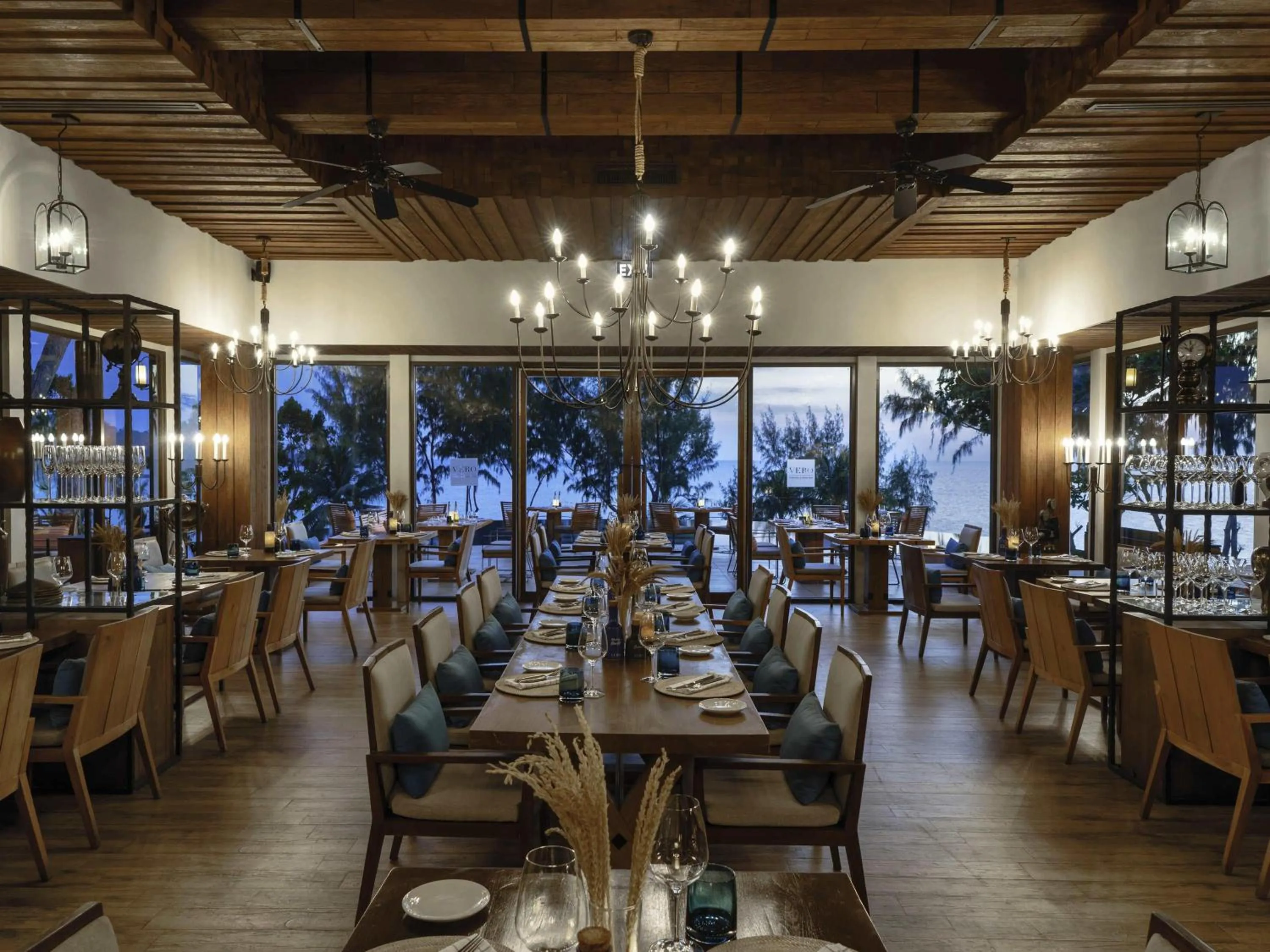 Restaurant/places to eat in Pullman Phuket Arcadia Naithon Beach