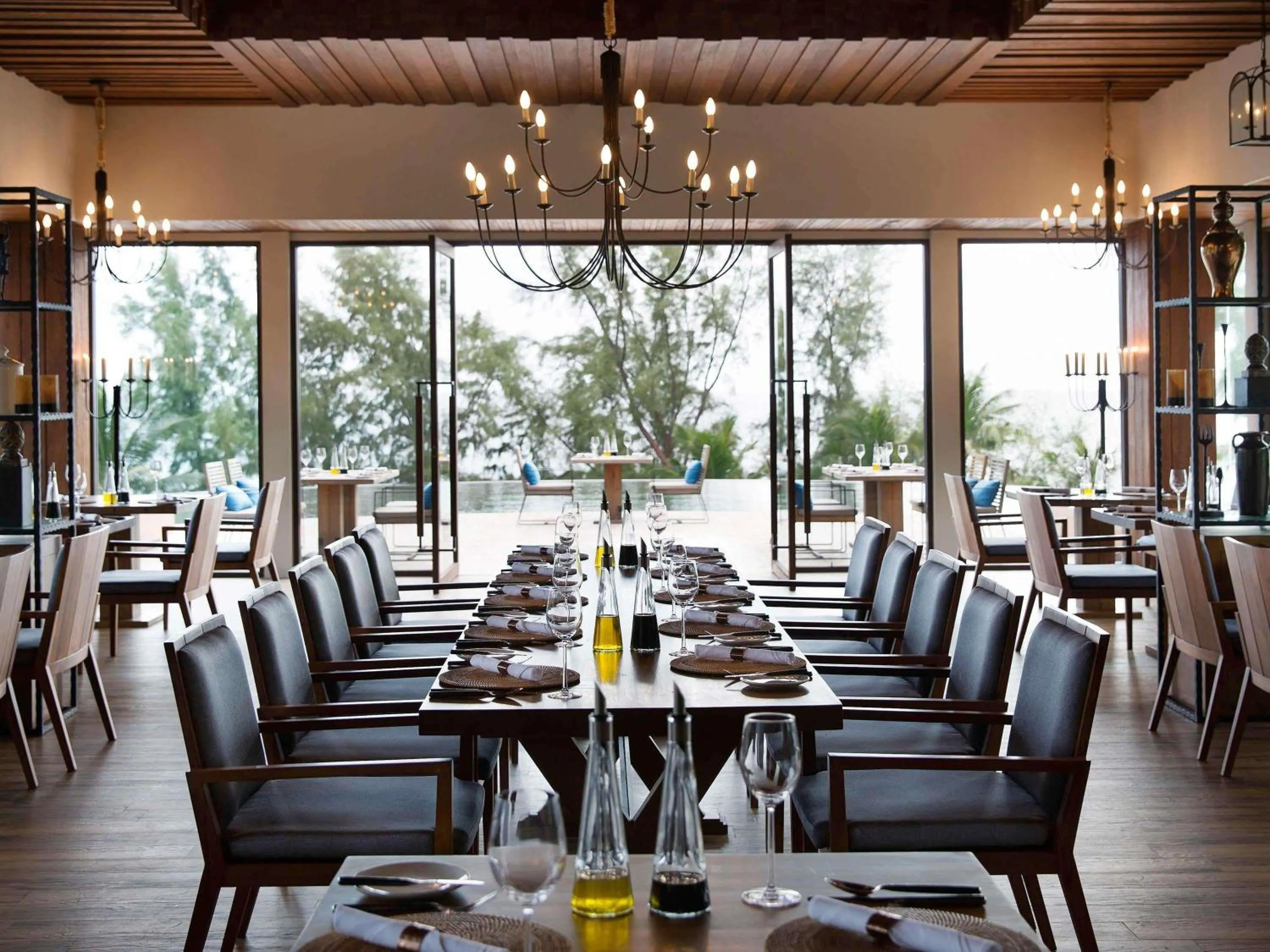 Restaurant/places to eat in Pullman Phuket Arcadia Naithon Beach