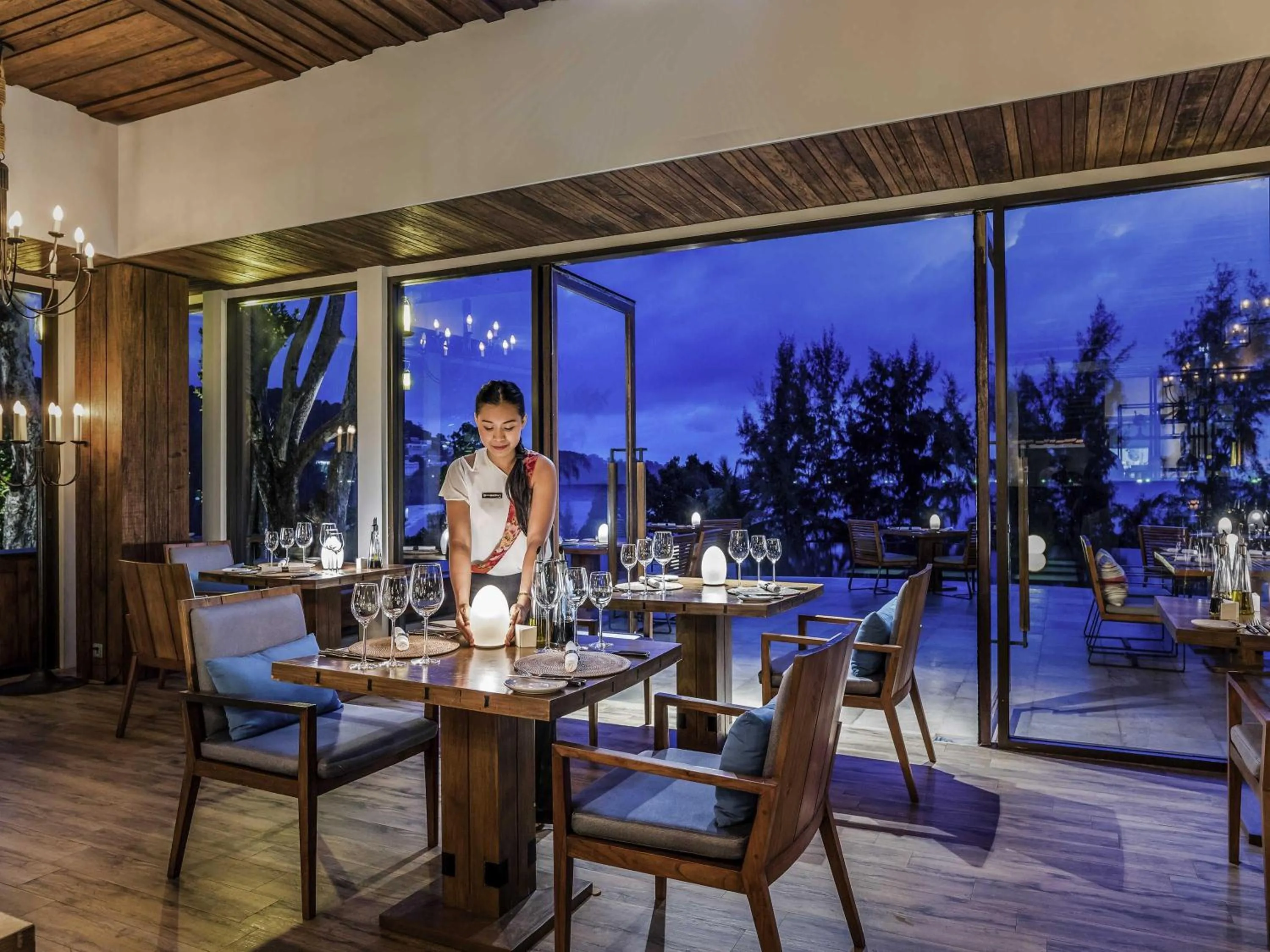 Restaurant/places to eat in Pullman Phuket Arcadia Naithon Beach