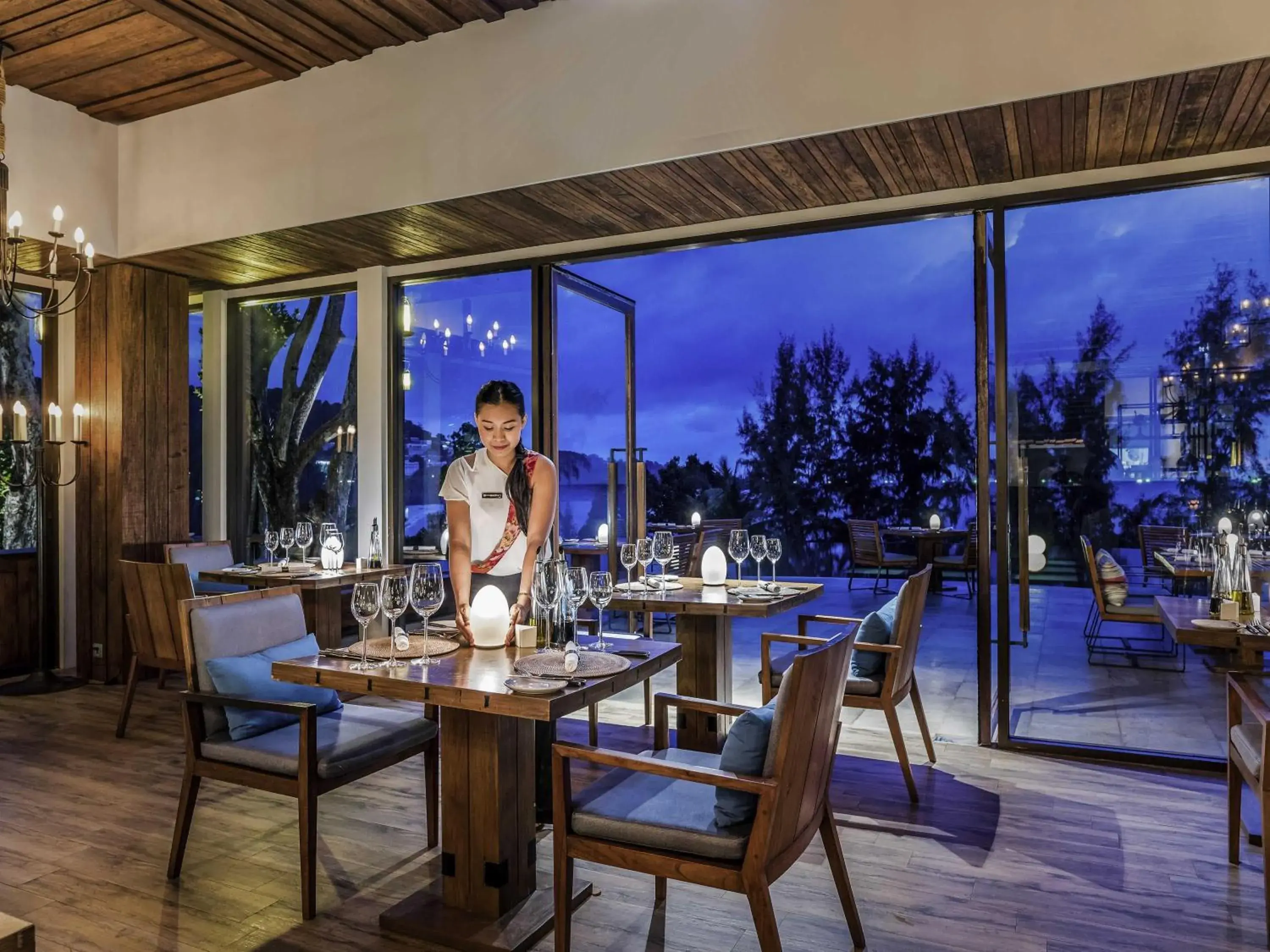 Restaurant/places to eat in Pullman Phuket Arcadia Naithon Beach Restaurant/places to eat in Pullman Phuket Arcadia Naithon Beach