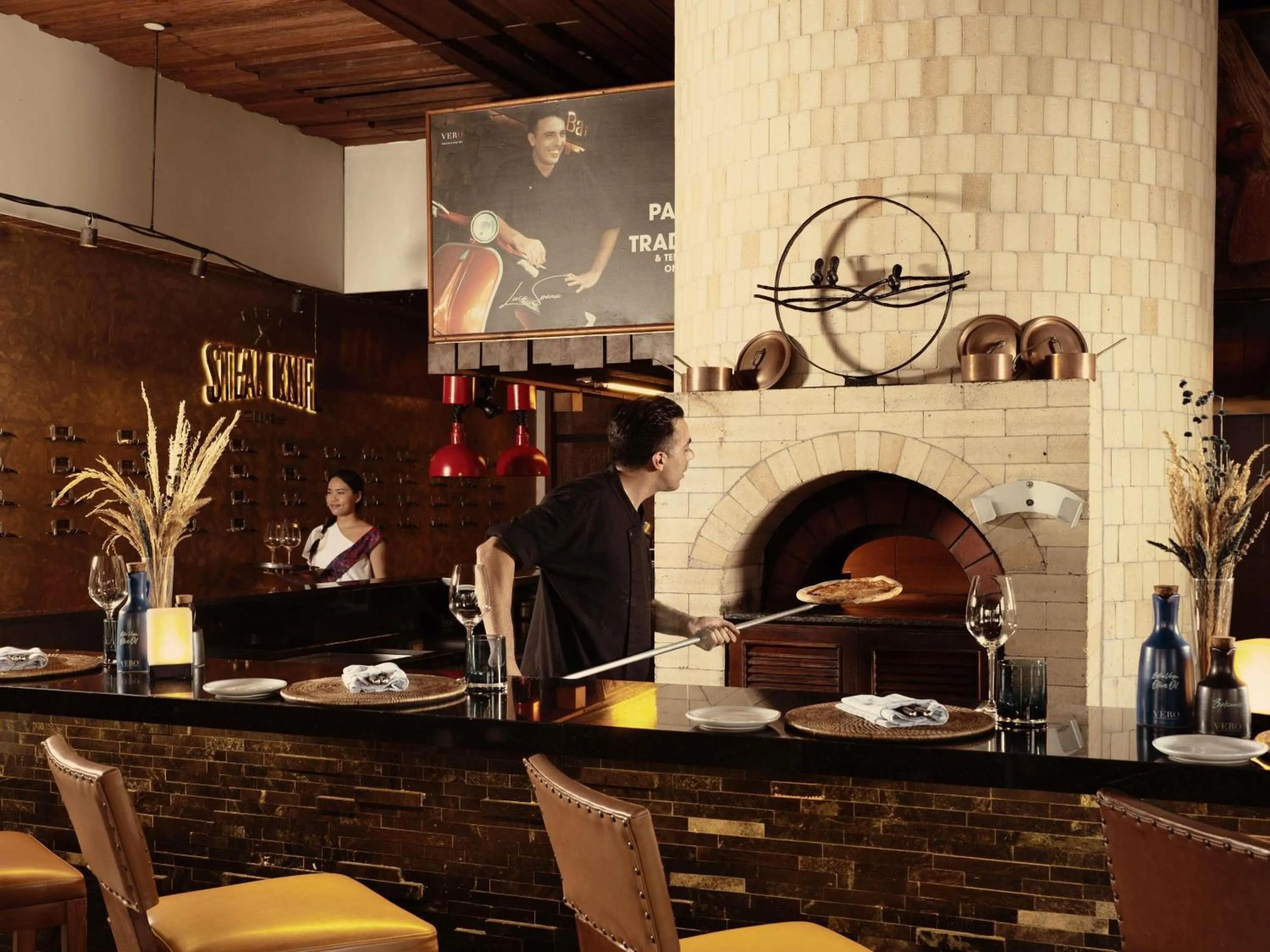 Restaurant/places to eat in Pullman Phuket Arcadia Naithon Beach