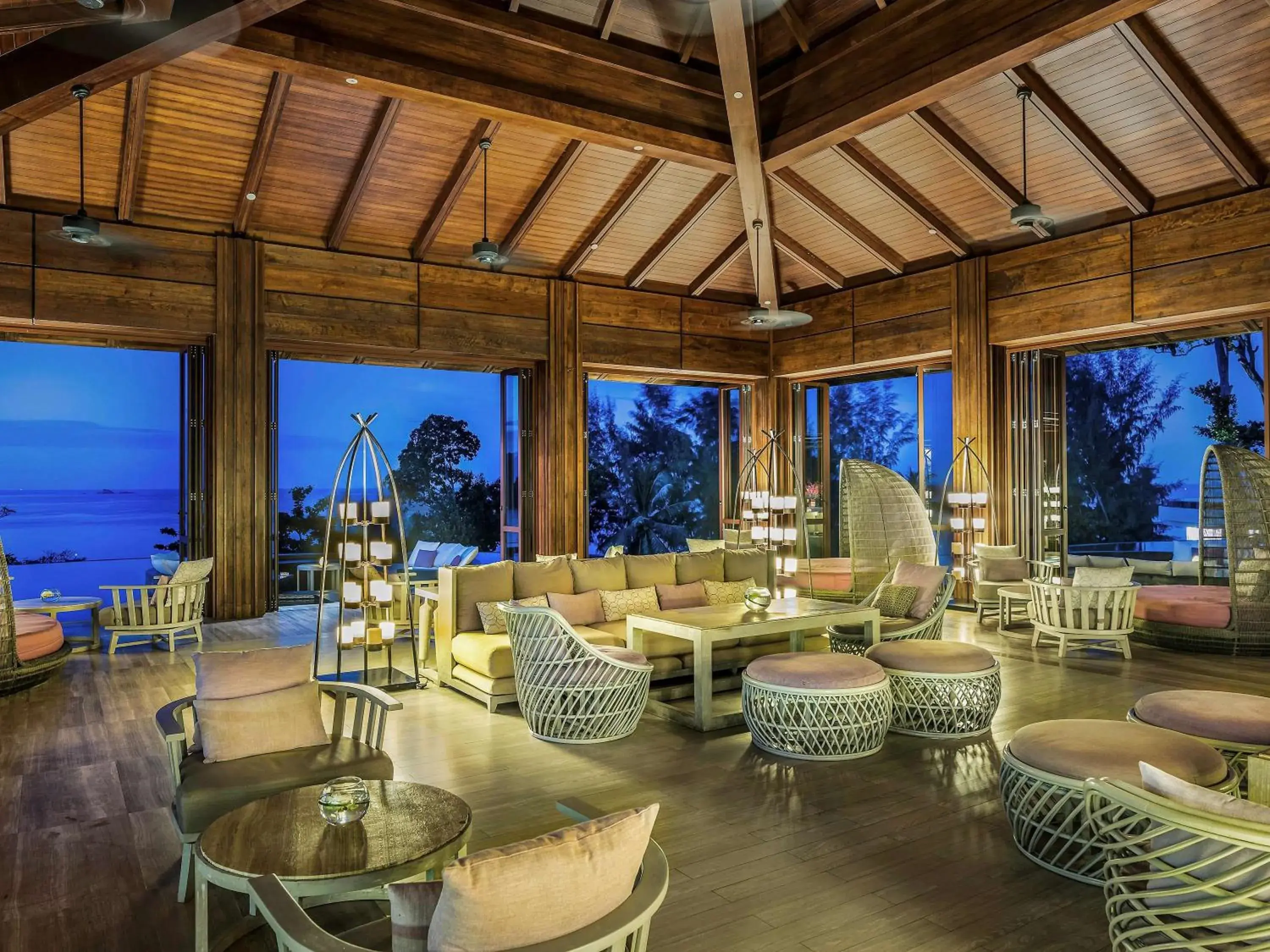 Lounge or bar in Pullman Phuket Arcadia Naithon Beach Lounge or bar in Pullman Phuket Arcadia Naithon Beach