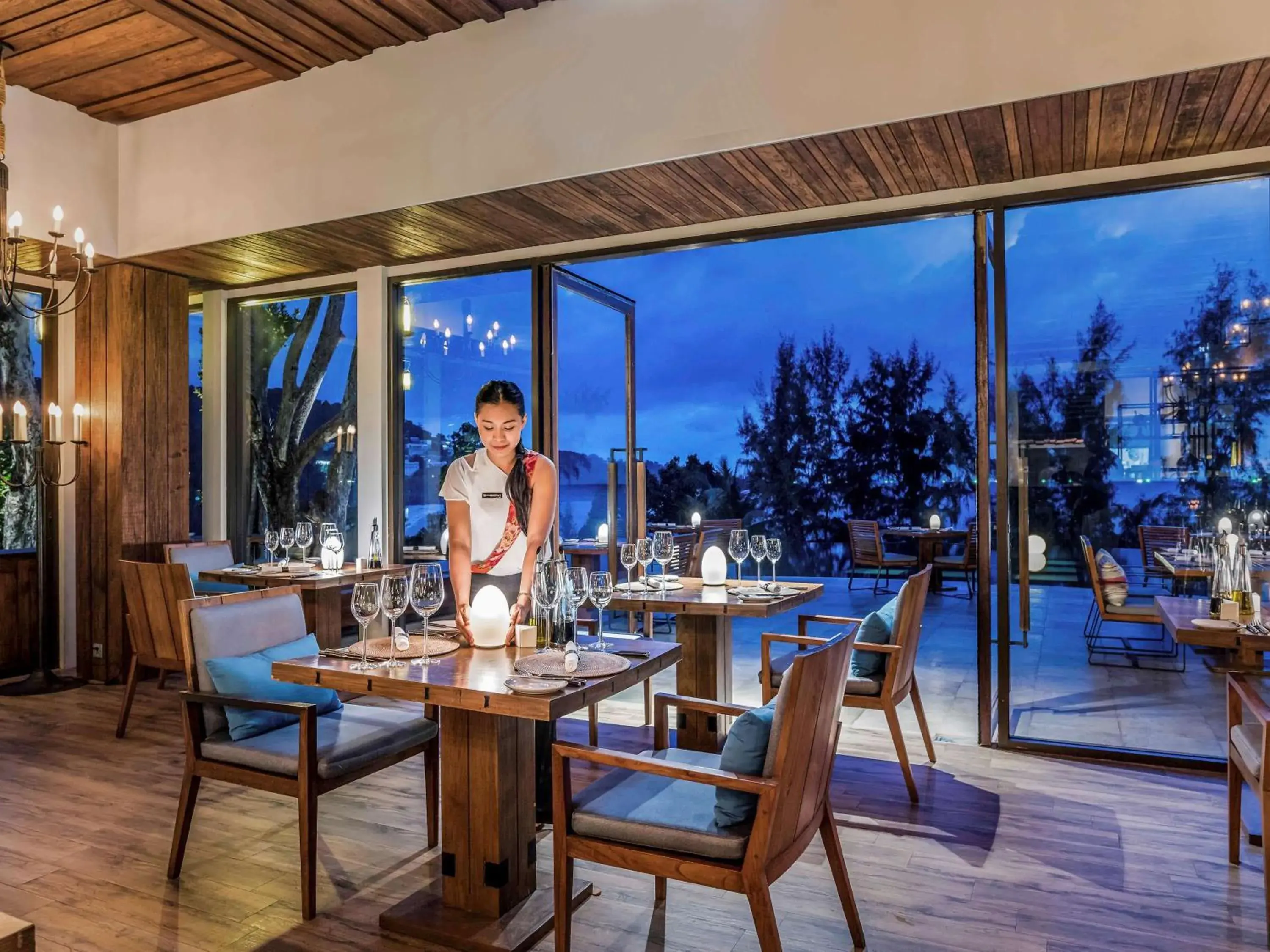 Restaurant/places to eat in Pullman Phuket Arcadia Naithon Beach Restaurant/places to eat in Pullman Phuket Arcadia Naithon Beach