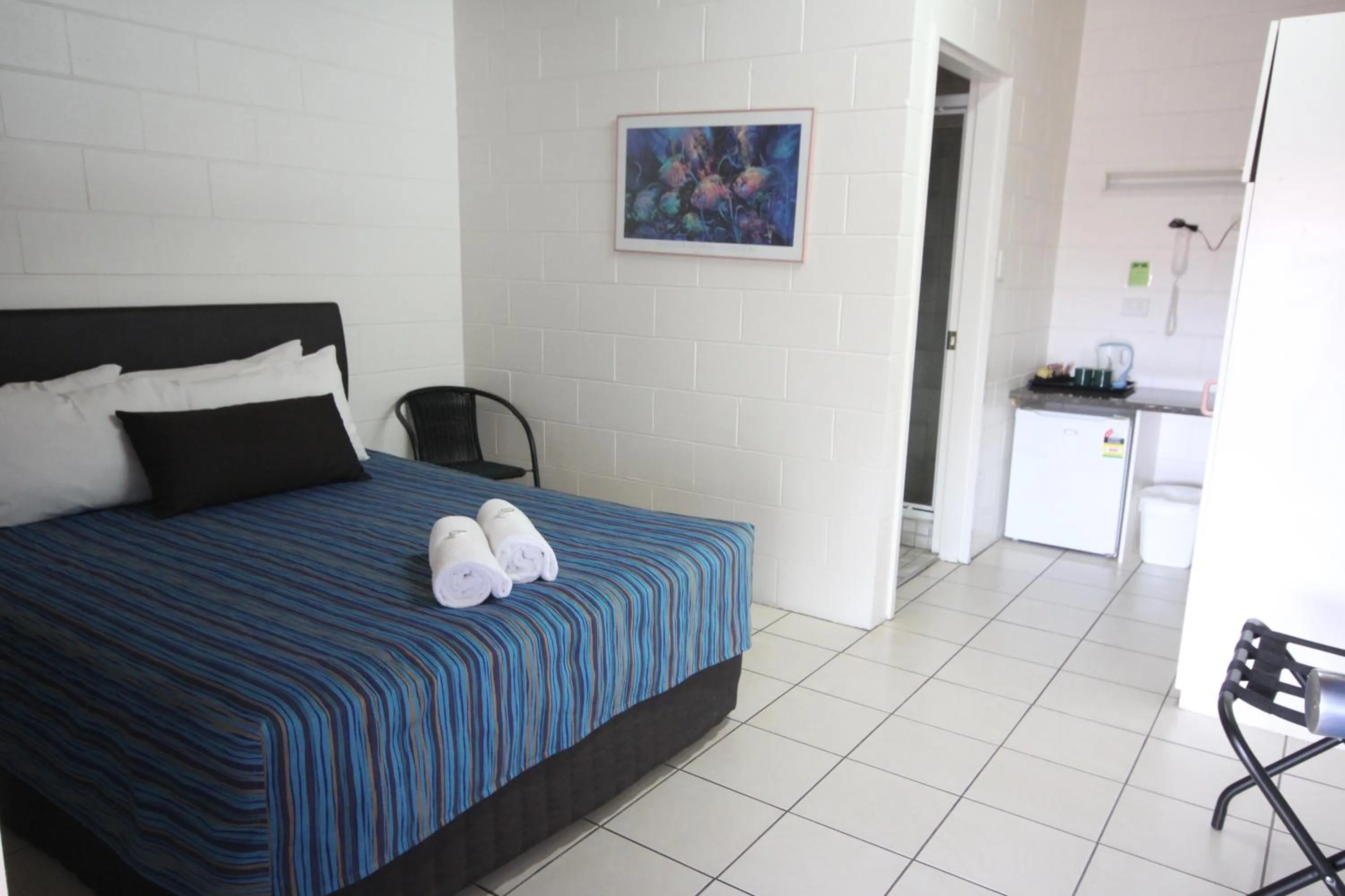 Photo of the whole room, Bed in Barrier Reef Motel Innisfail